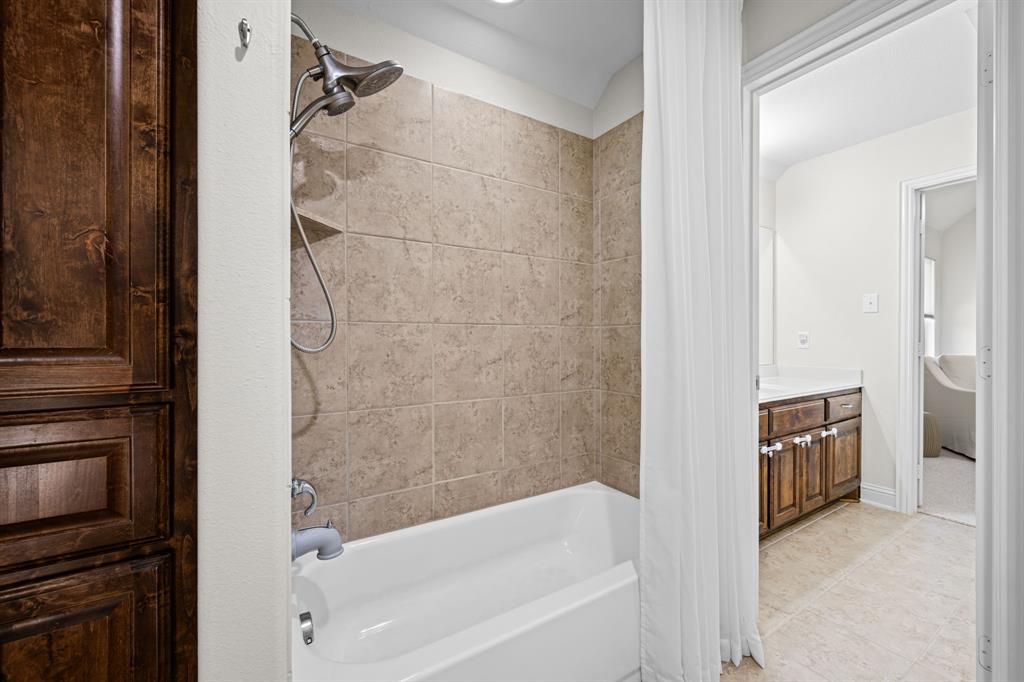 Heath, Texas, 75032, United States, 4 Bedrooms Bedrooms, ,4 BathroomsBathrooms,Residential,For Sale,1940956