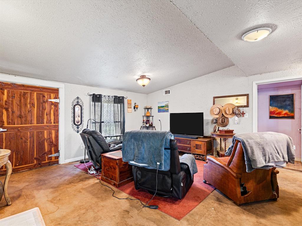 Ennis, Texas, 75119, United States, 3 Bedrooms Bedrooms, ,3 BathroomsBathrooms,Residential,For Sale,1928326