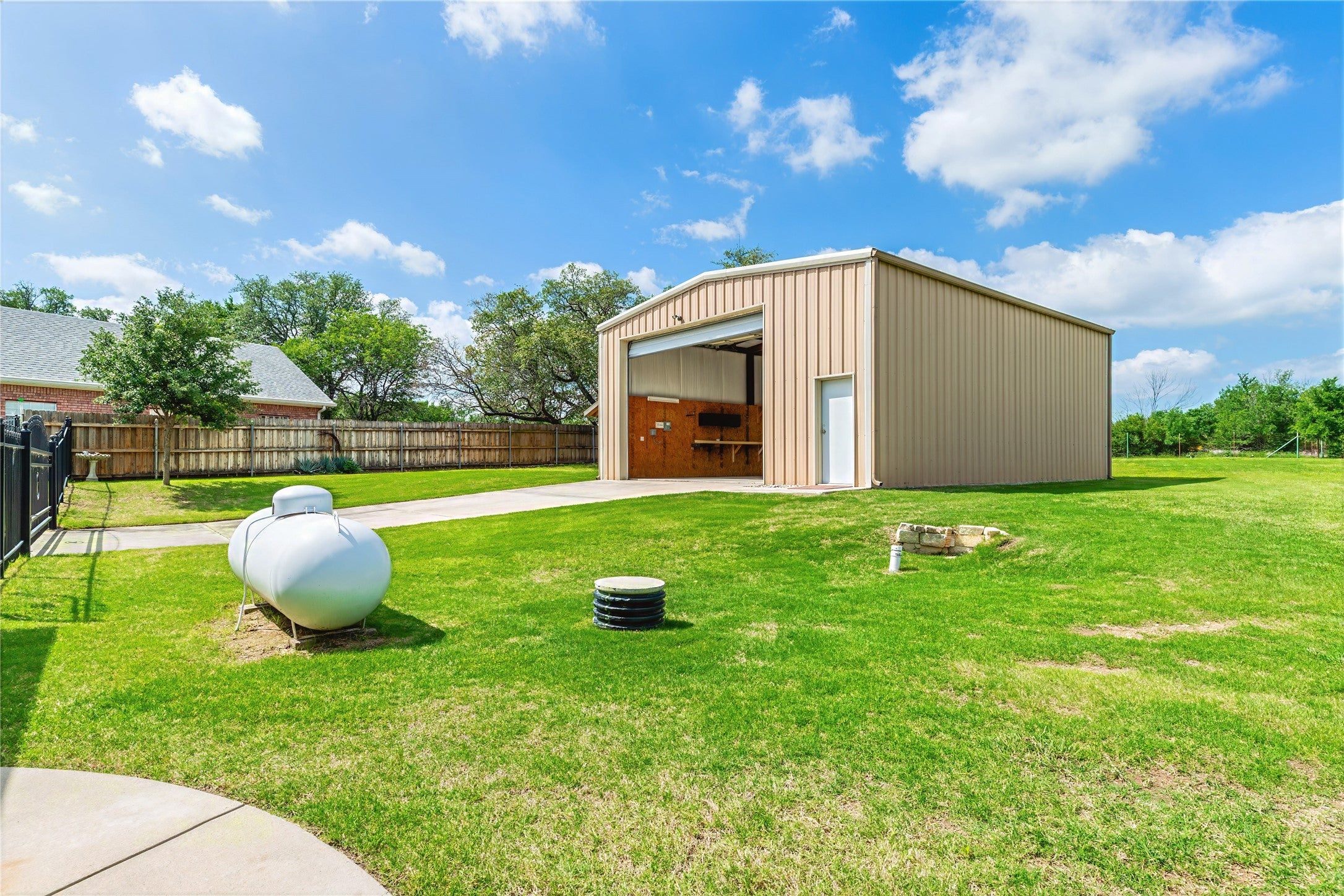 Lakeside, Texas, 76135, United States, 3 Bedrooms Bedrooms, ,3 BathroomsBathrooms,Residential,For Sale,2047956