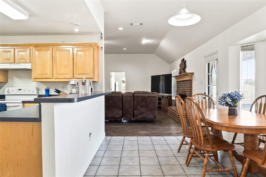 Gunter, Texas, 75058, United States, 4 Bedrooms Bedrooms, ,3 BathroomsBathrooms,Residential,For Sale,1914134