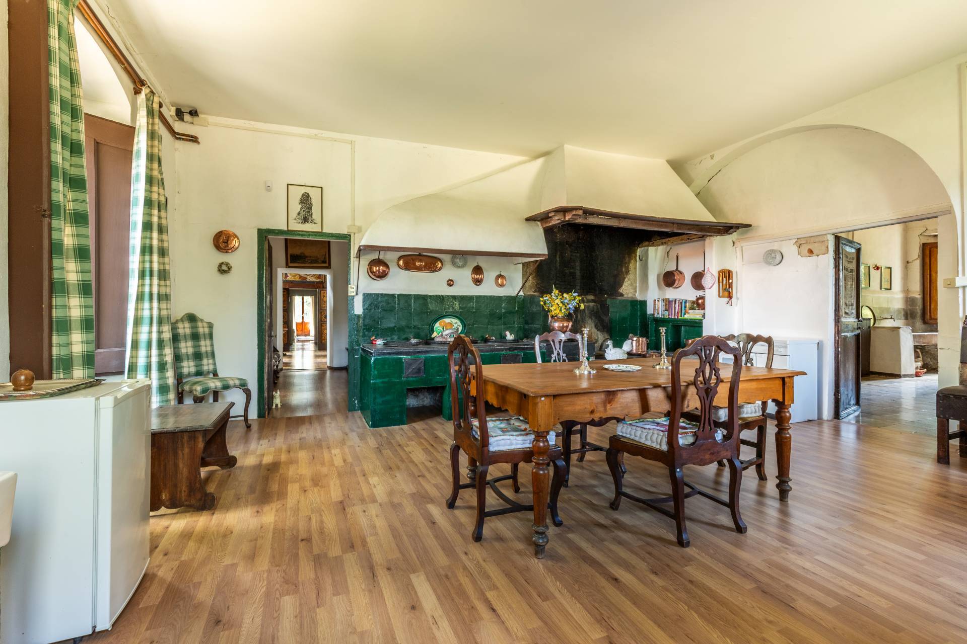 Perugia, Perugia, 06100, IT, 18 Bedrooms Bedrooms, ,5 BathroomsBathrooms,Residential,For Sale,1907420