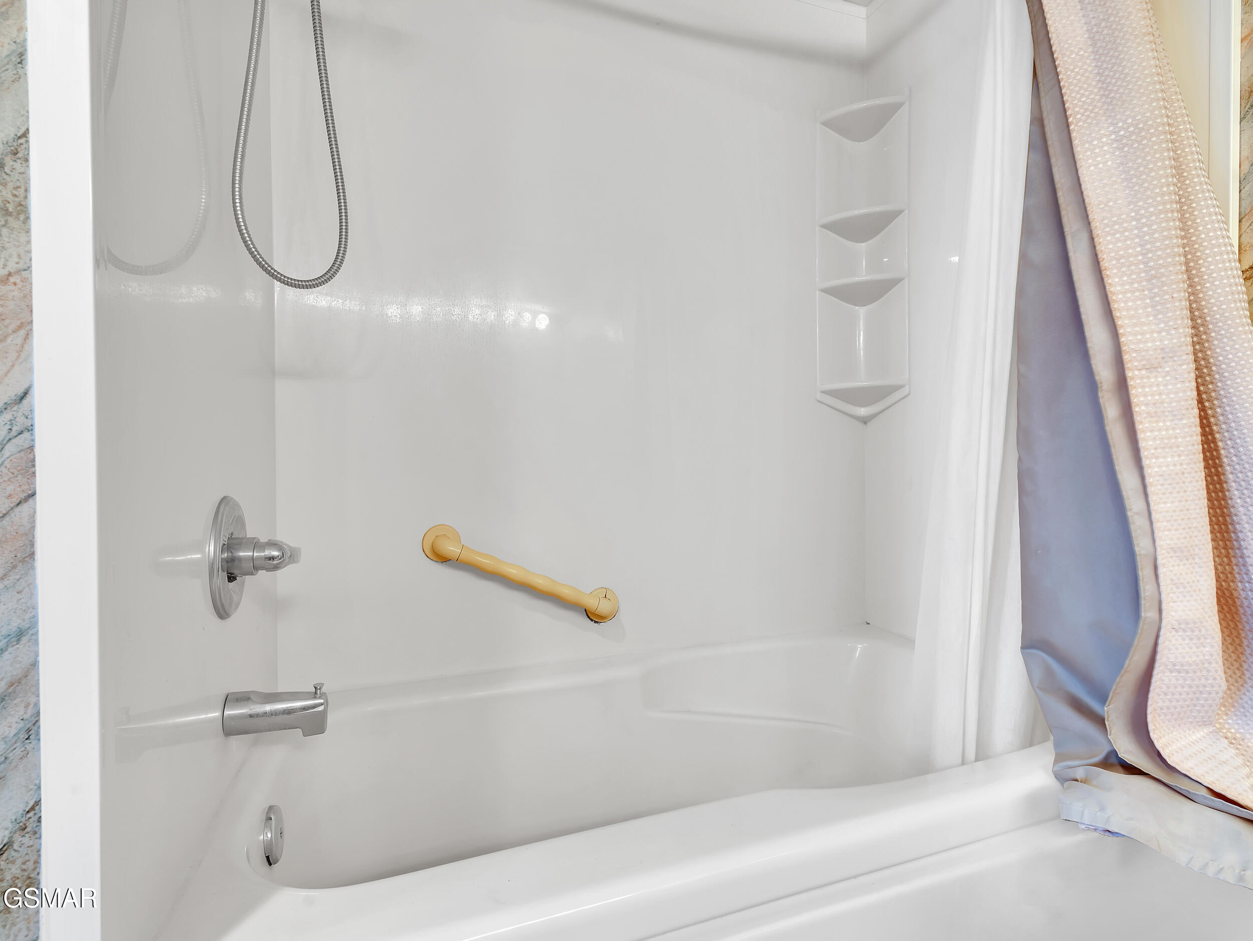 Dandridge, Tennessee, 37725, United States, 3 Bedrooms Bedrooms, ,1 BathroomBathrooms,Residential,For Sale,1973738