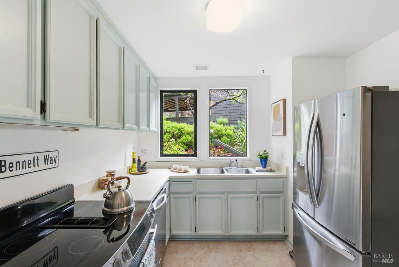 Sausalito, California, 94965, United States, 3 Bedrooms Bedrooms, ,3 BathroomsBathrooms,Residential,For Sale,1990897