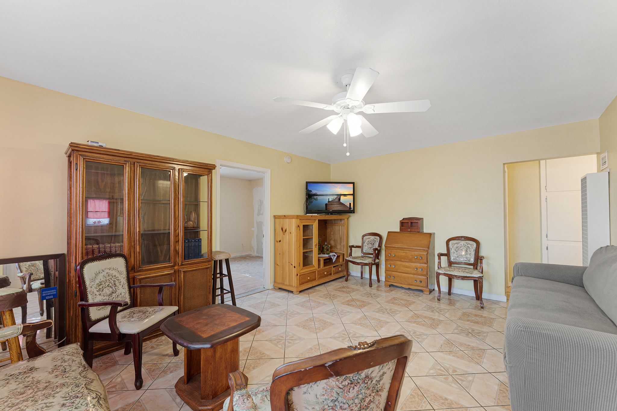 Fontana, California, 92335, United States, 2 Bedrooms Bedrooms, ,1 BathroomBathrooms,Residential,For Sale,1974316