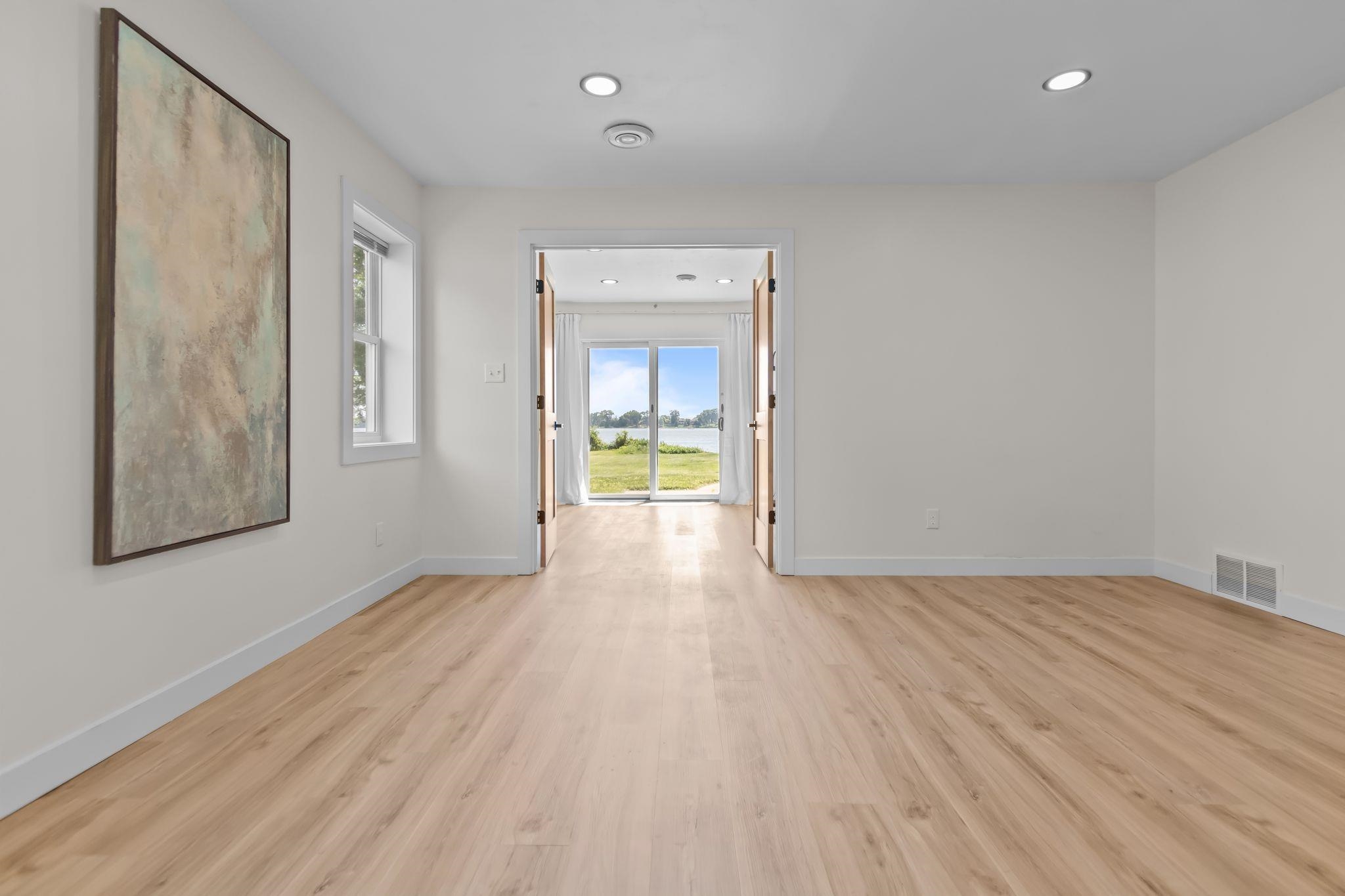 NEENAH, Wisconsin, 54956, United States, 3 Bedrooms Bedrooms, ,2 BathroomsBathrooms,Residential,For Sale,1912051