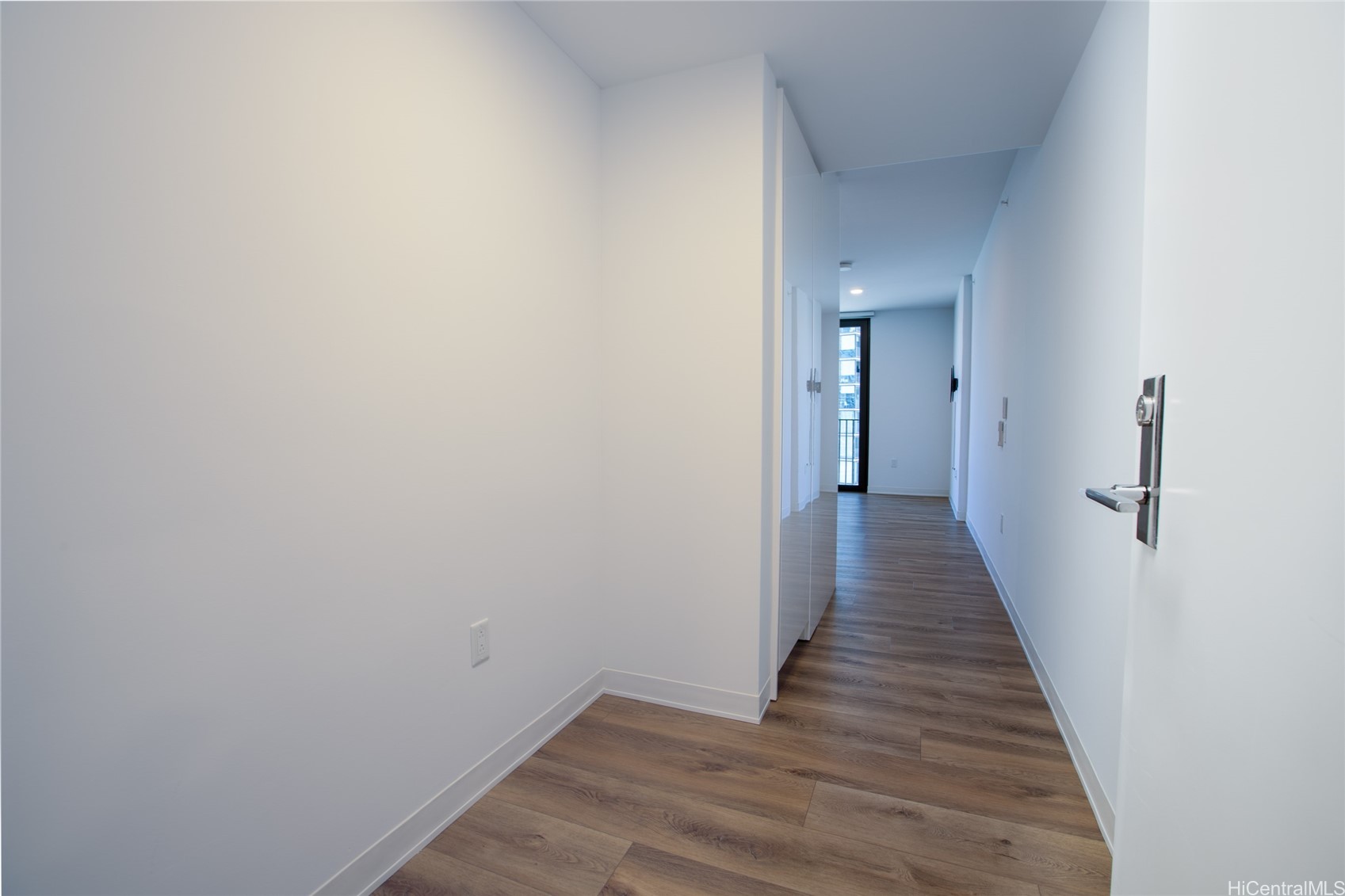 Honolulu, Hawaii, 96814, United States, 1 Bedroom Bedrooms, ,1 BathroomBathrooms,Residential,For Sale,1890945
