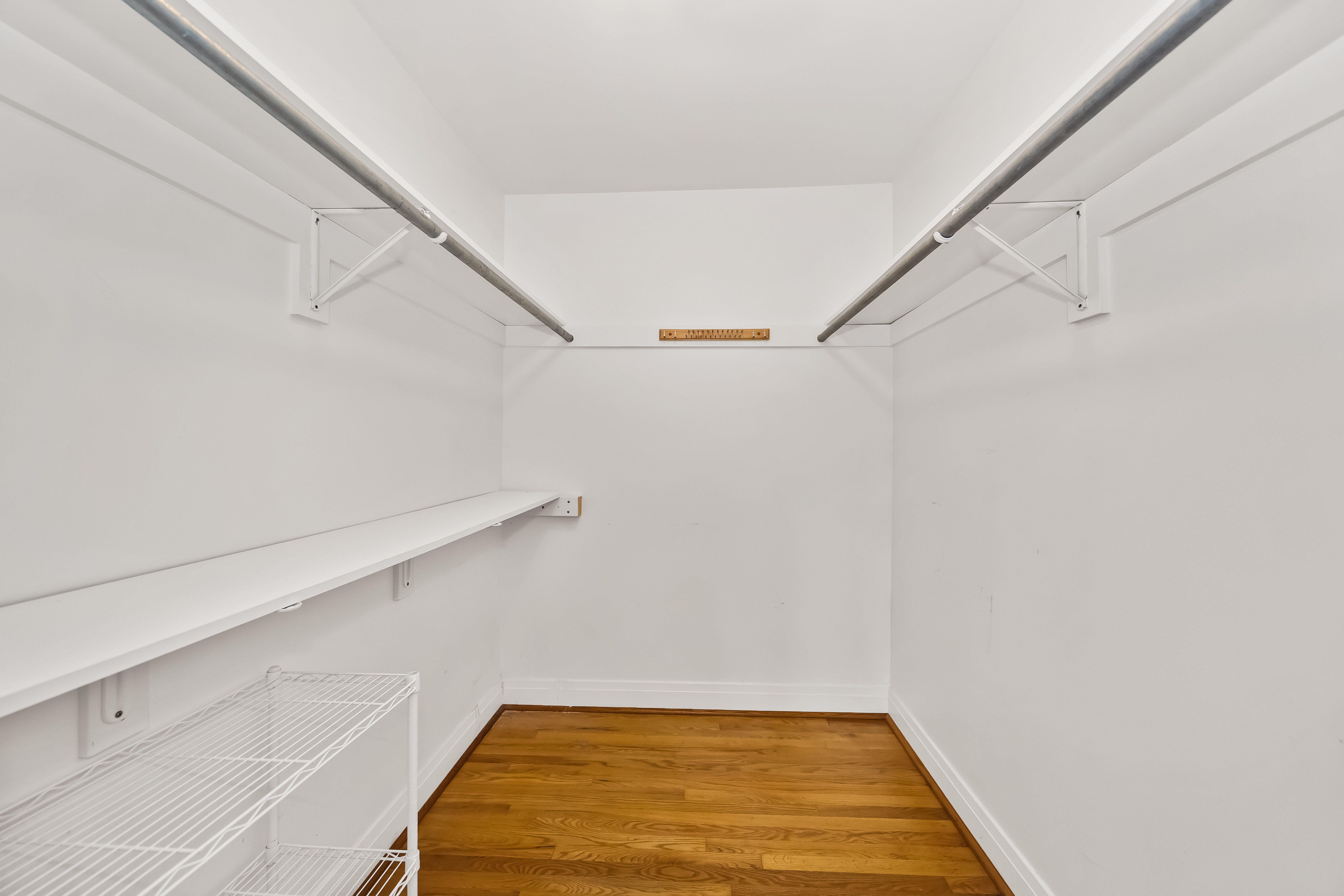  Bright Top Floor 3-bed Room Condo in an Intimate Six-unit Building - 物件實景