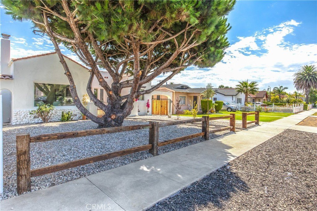 Los Angeles, California, 90043, United States, 3 Bedrooms Bedrooms, ,2 BathroomsBathrooms,Residential,For Sale,1933767