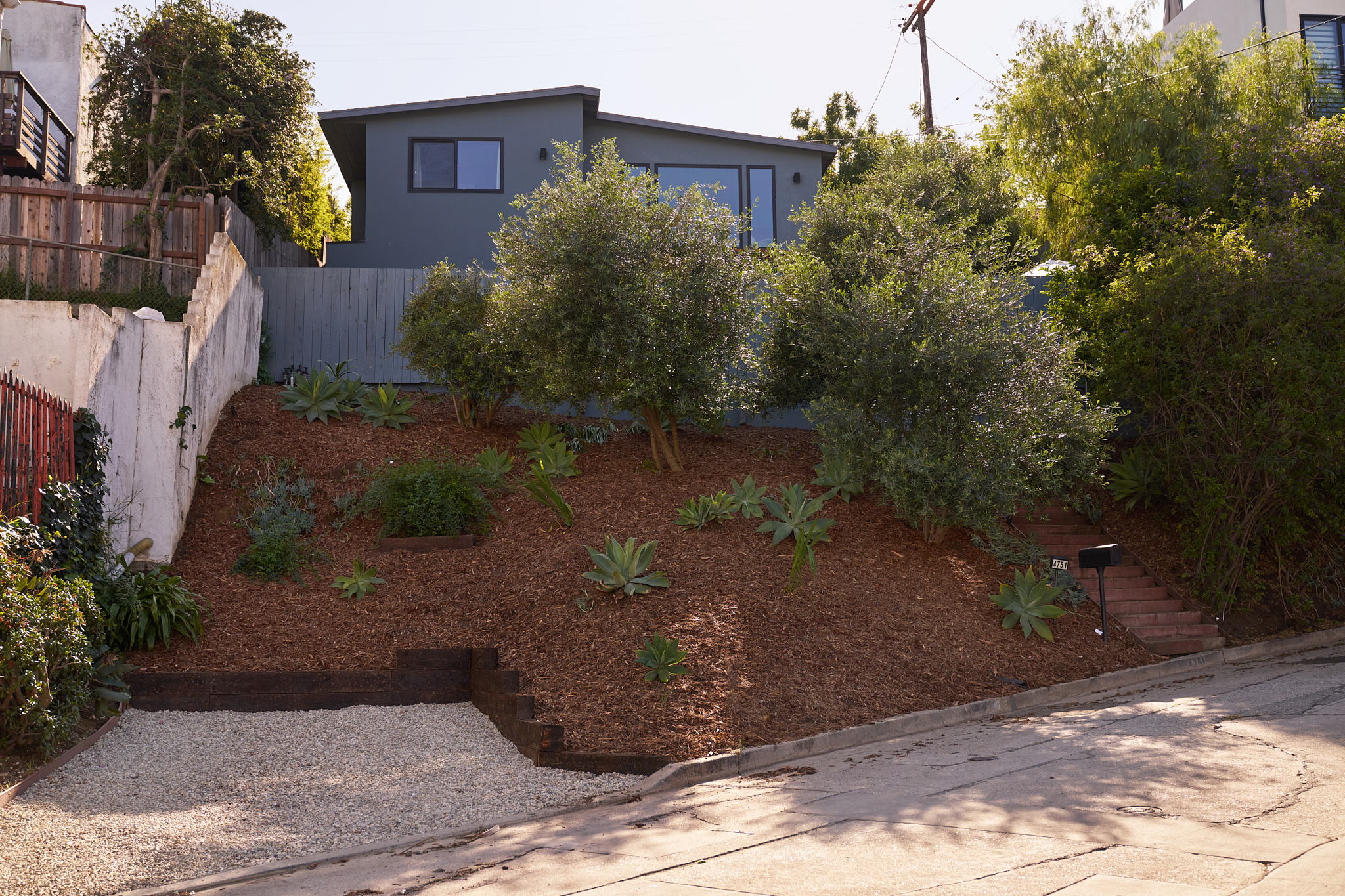  4751 Glenalbyn Dr - 物件實景