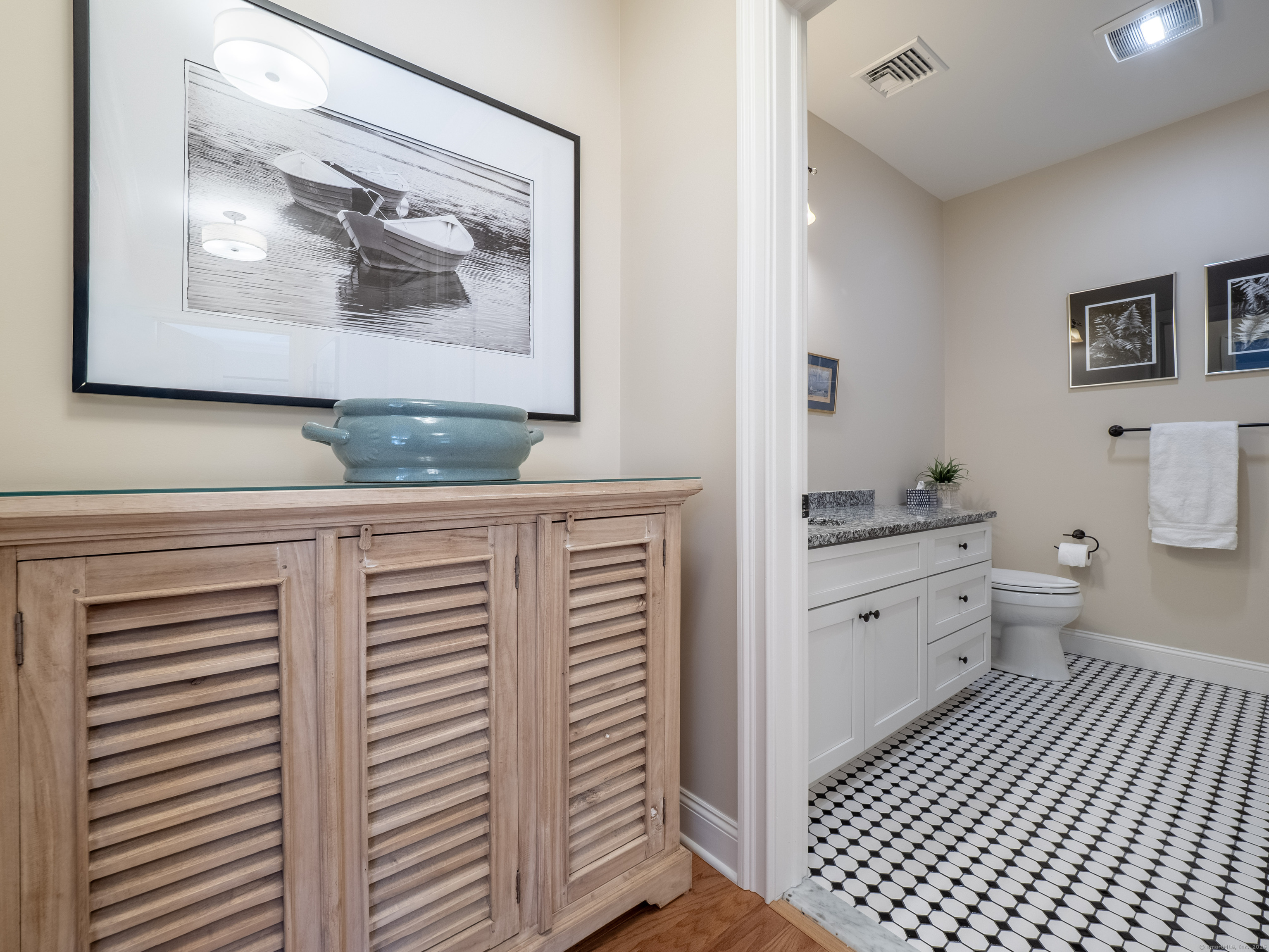 Ridgefield, Connecticut, 06877, United States, 2 Bedrooms Bedrooms, ,2 BathroomsBathrooms,Residential,For Sale,1989148