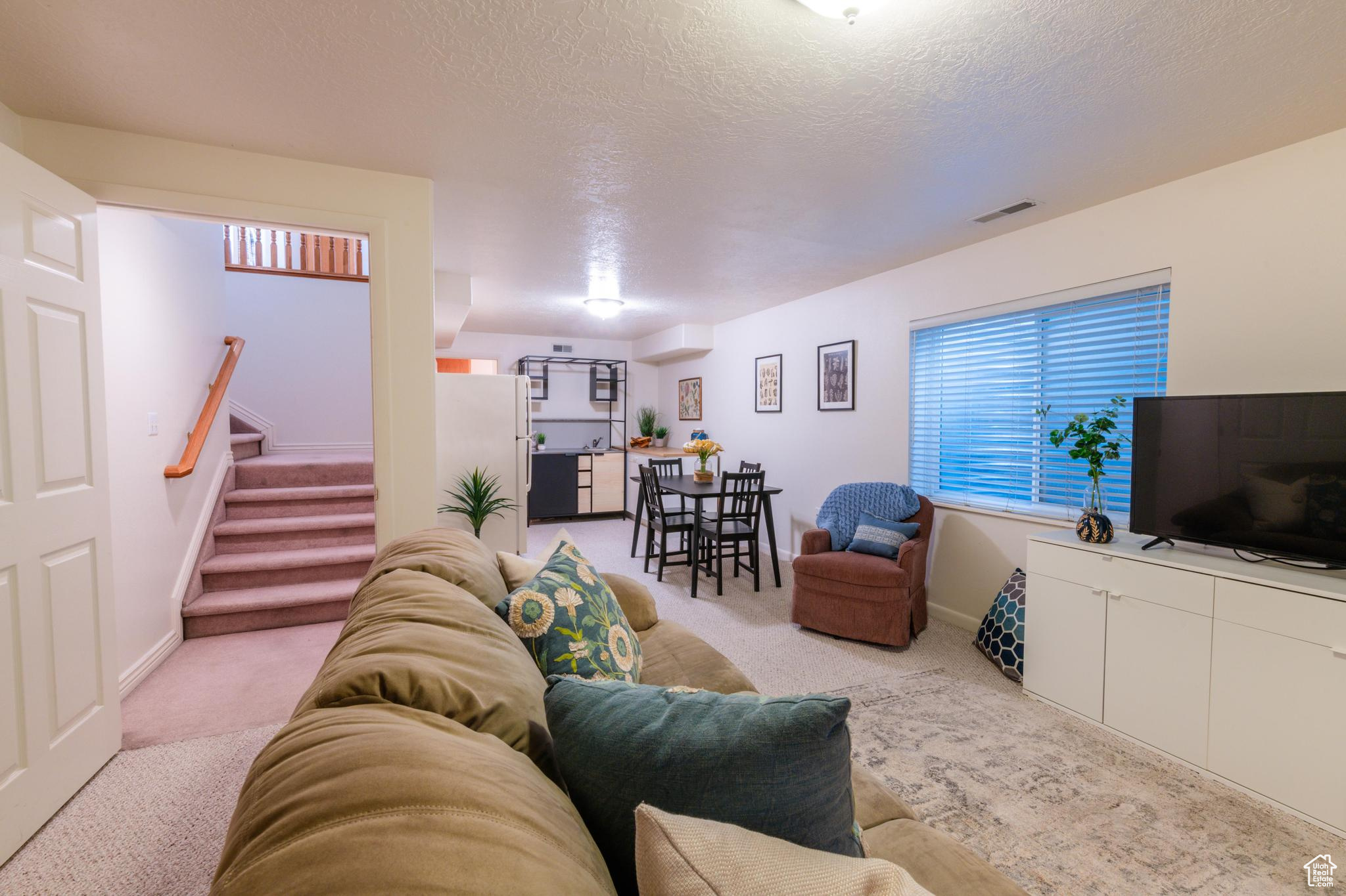 Orem, Utah, 84057, United States, 5 Bedrooms Bedrooms, ,2 BathroomsBathrooms,Residential,For Sale,1960499