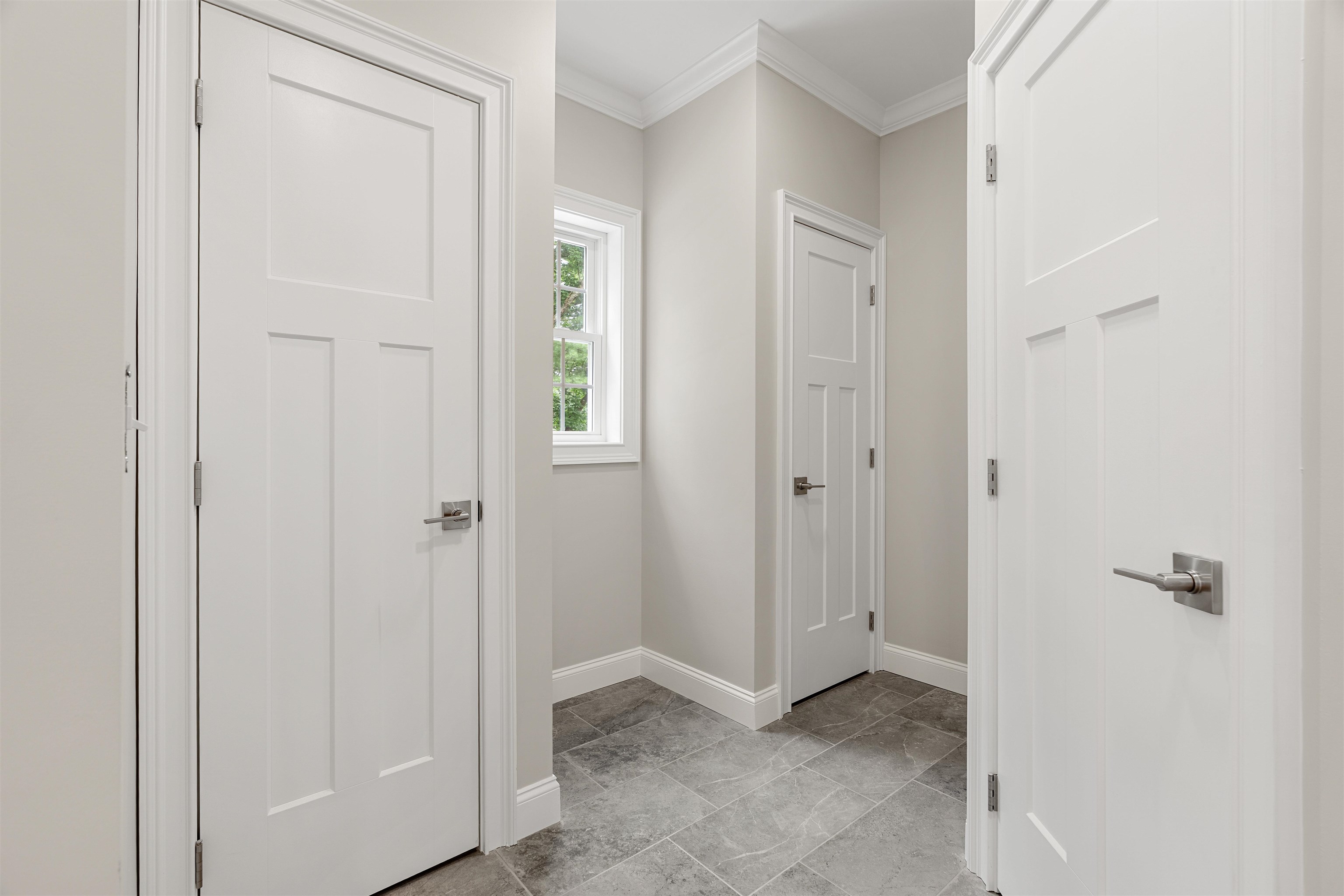 Hooksett, New Hampshire, 03106, United States, 4 Bedrooms Bedrooms, ,3 BathroomsBathrooms,Residential,For Sale,1895985