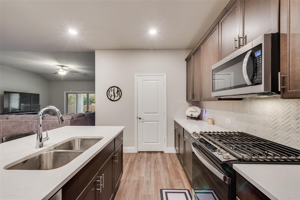Melissa, Texas, 75454, United States, 4 Bedrooms Bedrooms, ,4 BathroomsBathrooms,Residential,For Sale,1900978