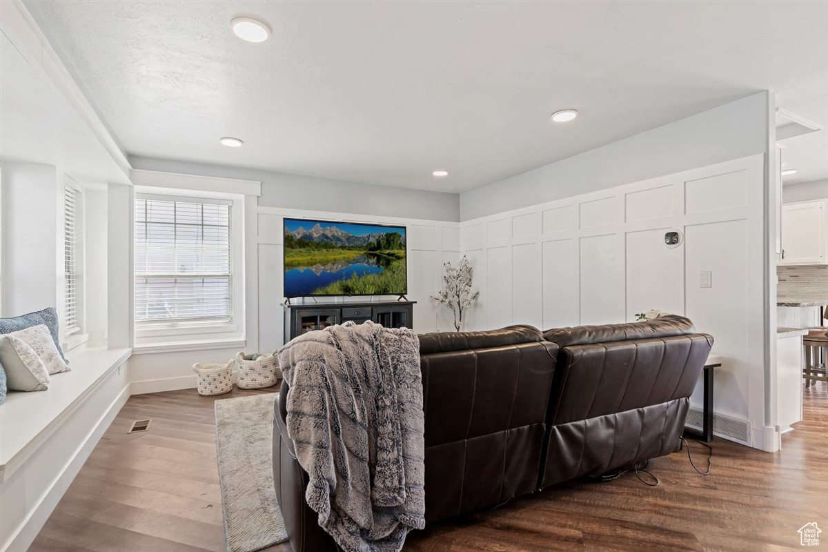 Kaysville, Utah, 84037, United States, 4 Bedrooms Bedrooms, ,3 BathroomsBathrooms,Residential,For Sale,1941718