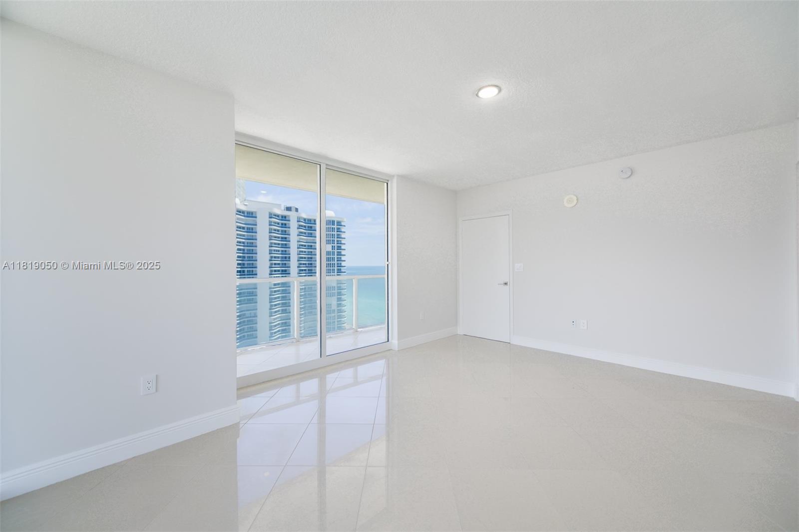 Sunny Isles Beach, Florida, 33160, United States, 2 Bedrooms Bedrooms, ,2 BathroomsBathrooms,Residential,For Sale,1991948