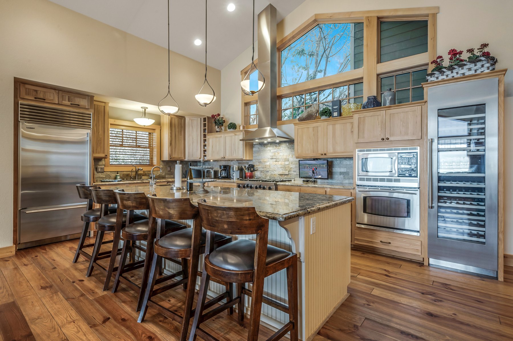 Sagle, Idaho, 83860, United States, 5 Bedrooms Bedrooms, ,6 BathroomsBathrooms,Residential,For Sale,1978919