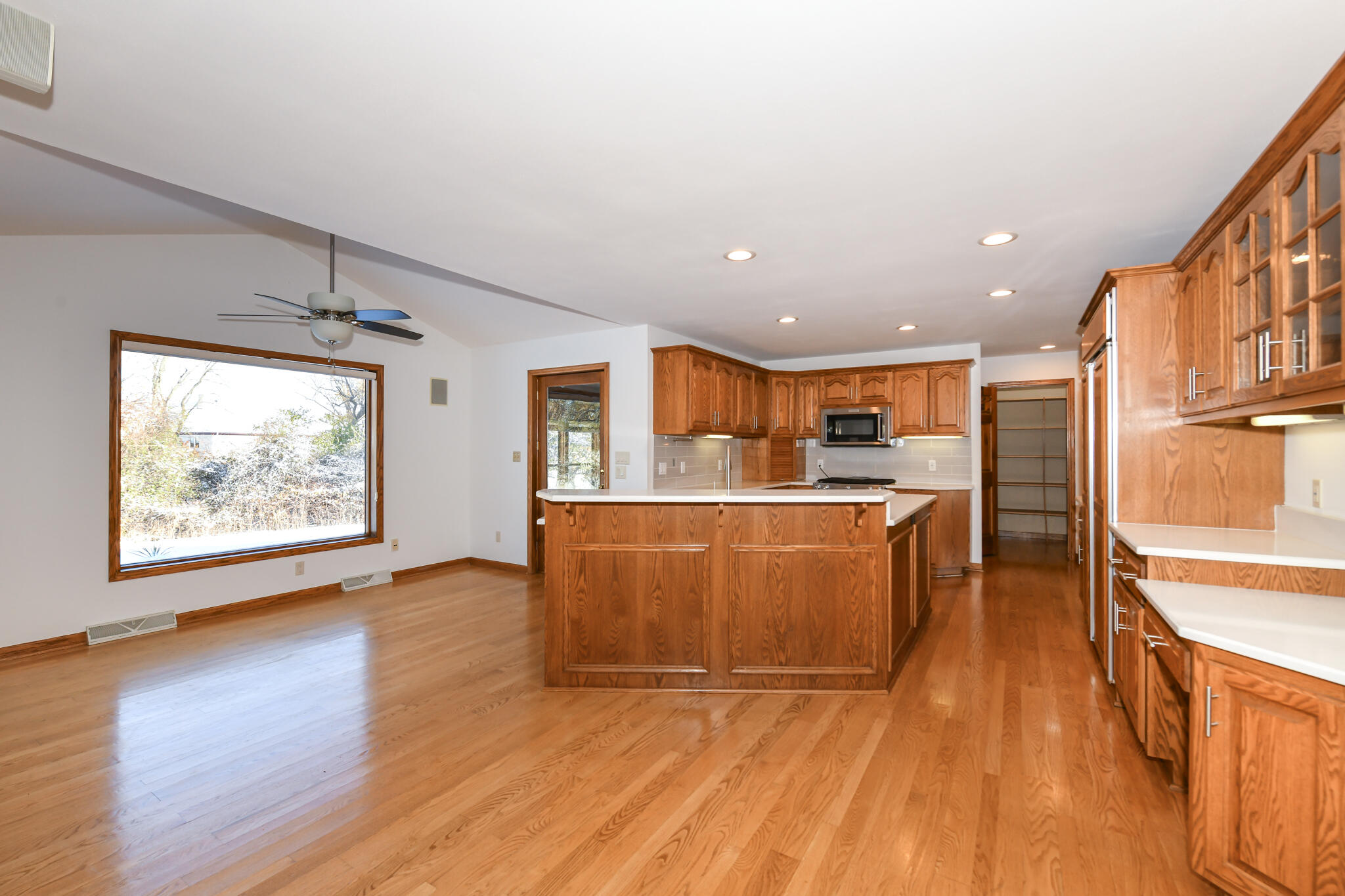 Mount Pleasant, Wisconsin, 53406, United States, 4 Bedrooms Bedrooms, ,3 BathroomsBathrooms,Residential,For Sale,1989473