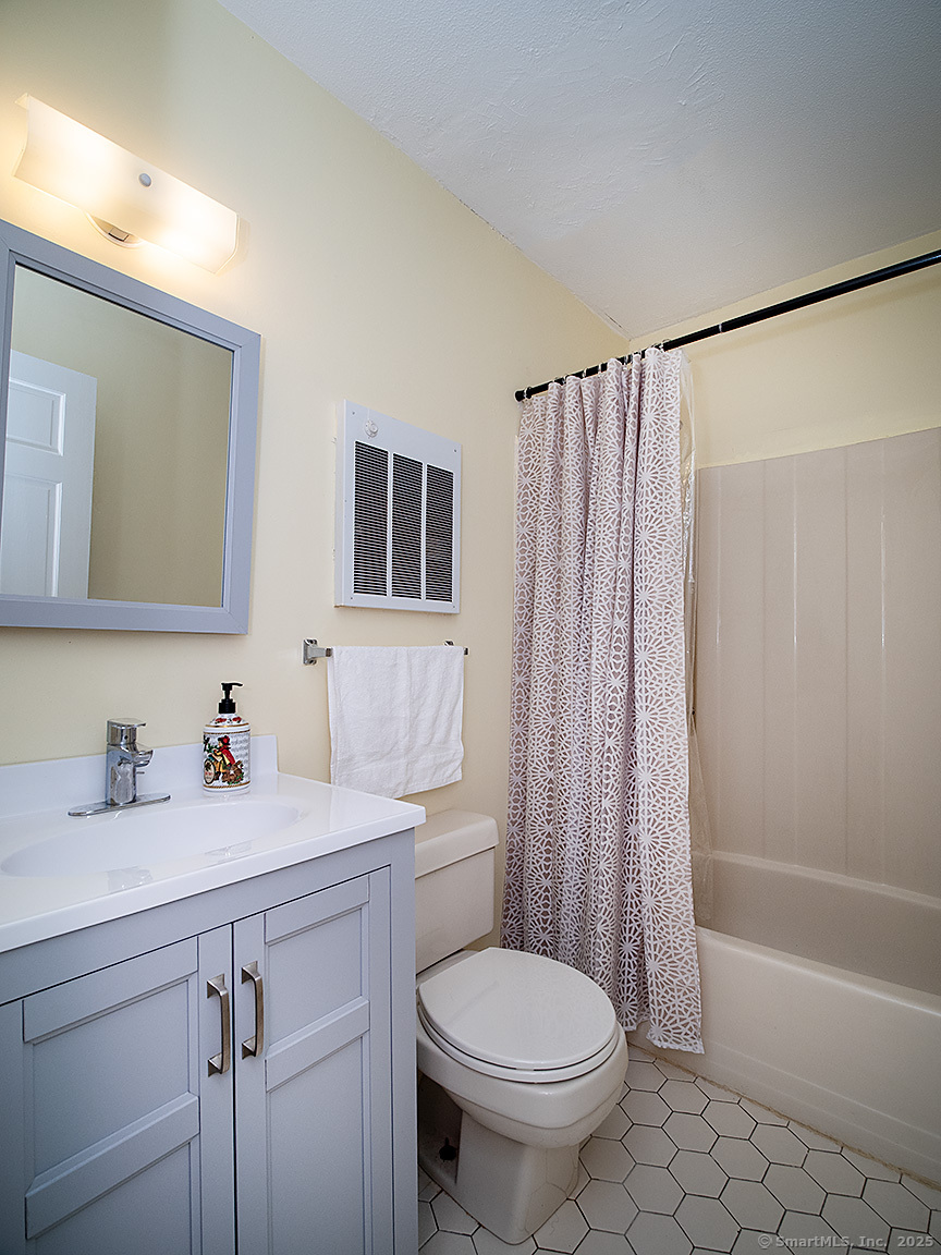 Woodbridge, Connecticut, 06525, United States, 4 Bedrooms Bedrooms, ,4 BathroomsBathrooms,Residential,For Sale,1906331