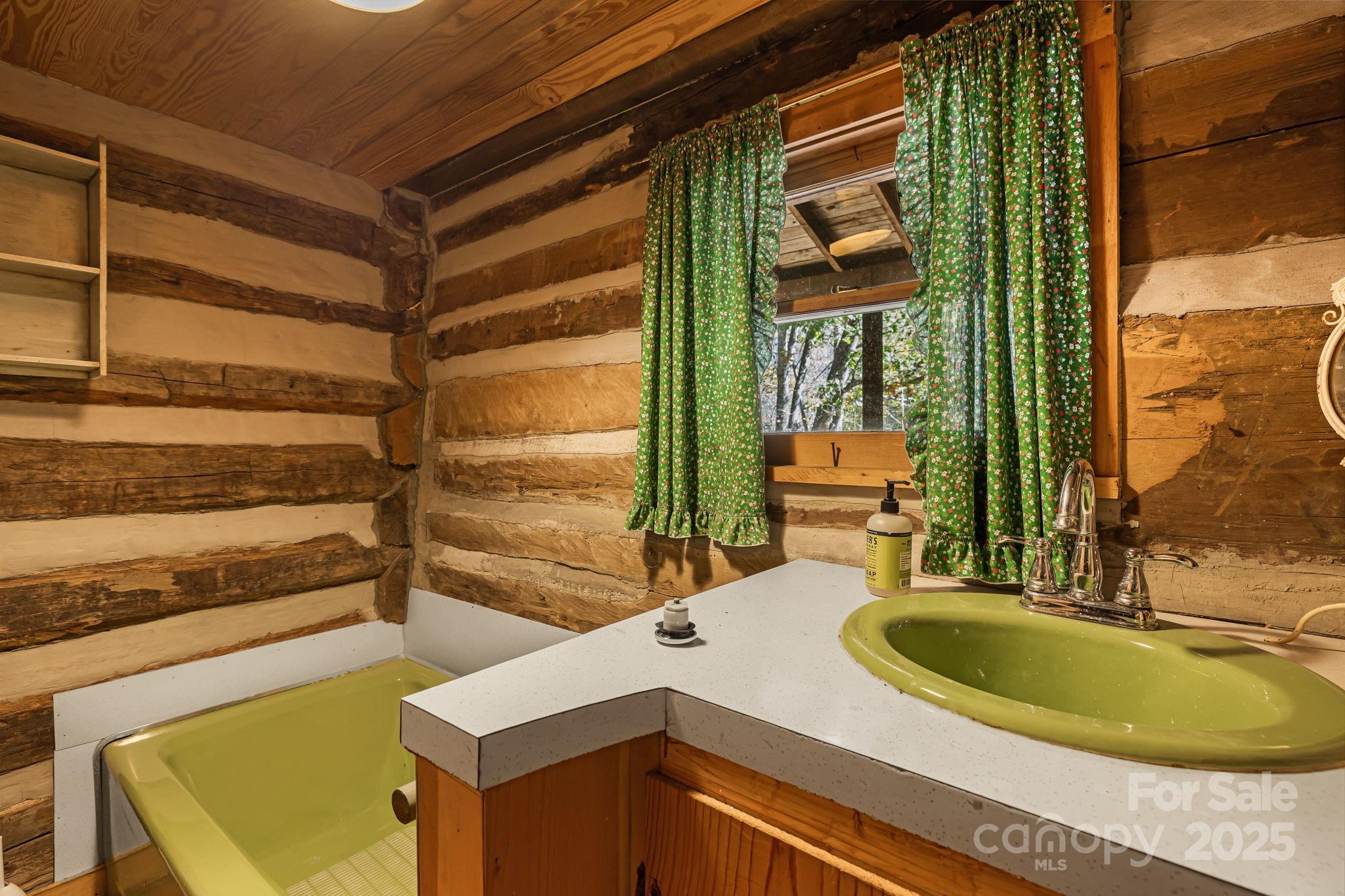 Burnsville, North Carolina, 28714, United States, 3 Bedrooms Bedrooms, ,2 BathroomsBathrooms,Residential,For Sale,1967012