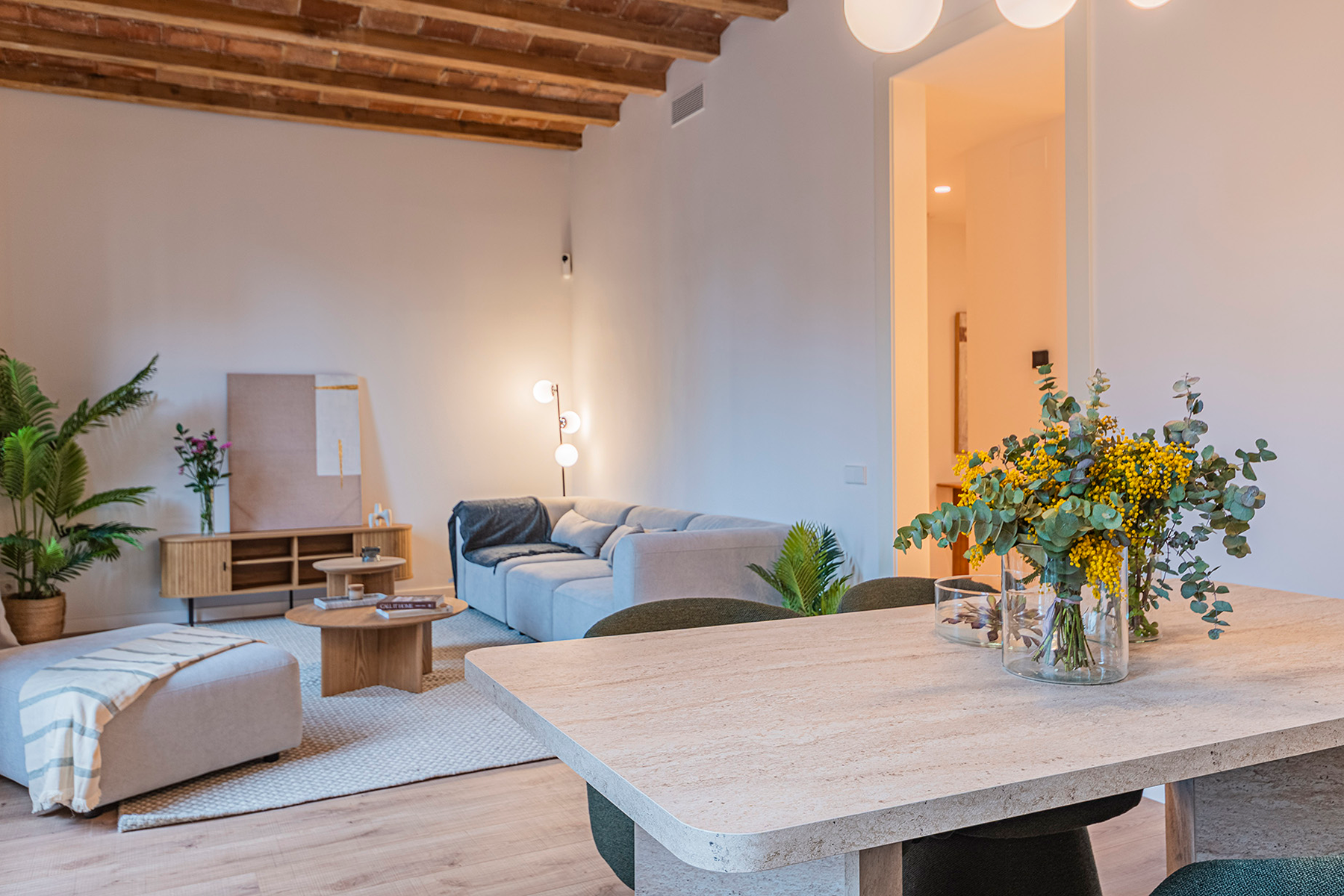  Renovated corner apartment with lots of natural light - 物件實景