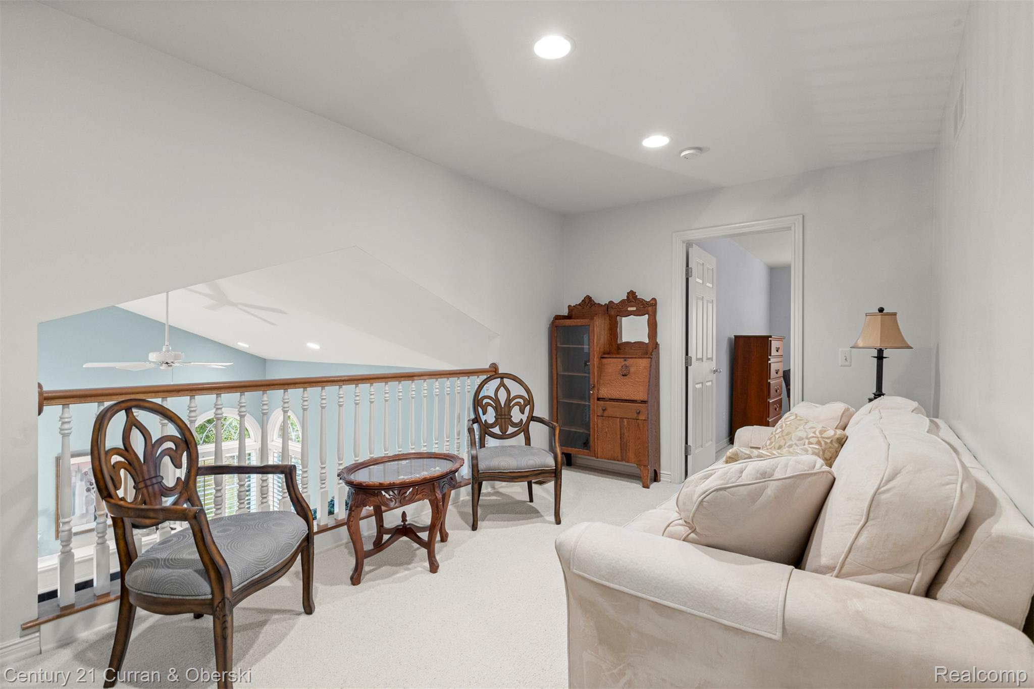 Shelby Charter Township, Michigan, 48316, United States, 2 Bedrooms Bedrooms, ,4 BathroomsBathrooms,Residential,For Sale,1977088