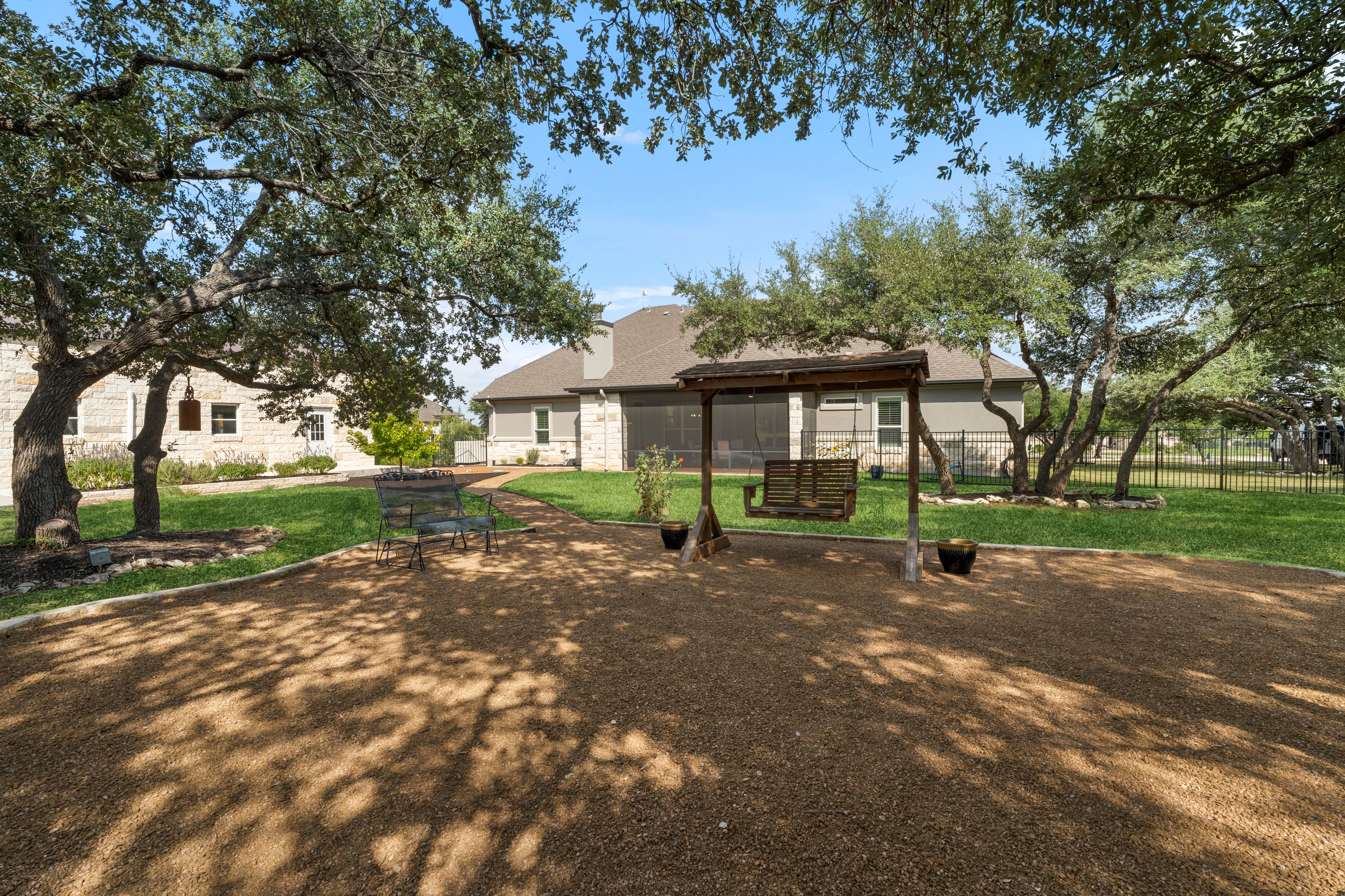  Versatile Living on 1+ Acres - 物件實景
