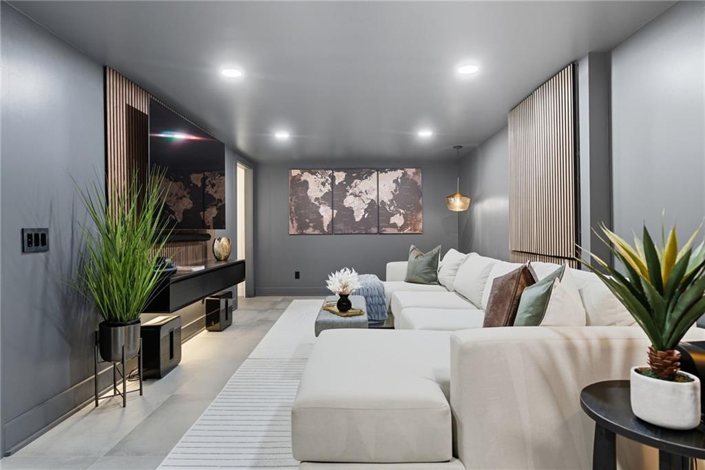 Alpharetta, Georgia, 30005, United States, 4 Bedrooms Bedrooms, ,6 BathroomsBathrooms,Residential,For Sale,1983404