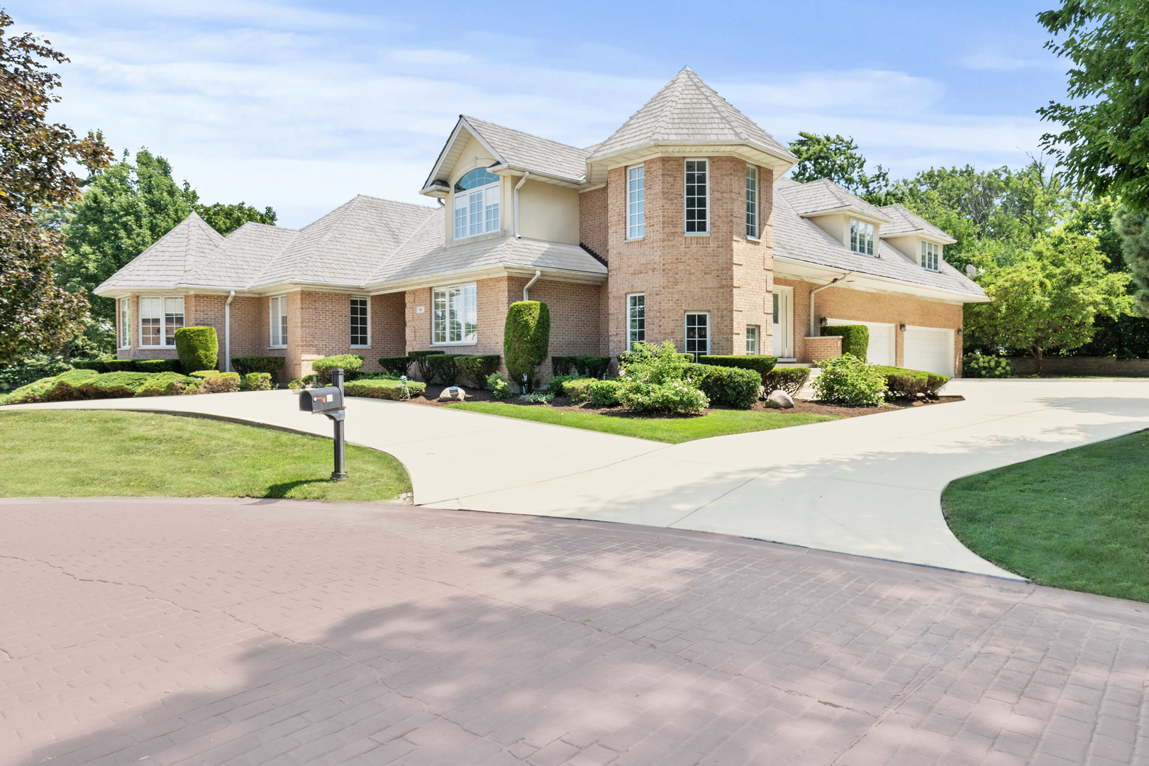 Oak Brook, Illinois, 60523, United States, 7 Bedrooms Bedrooms, ,5 BathroomsBathrooms,Residential,For Sale,1990925