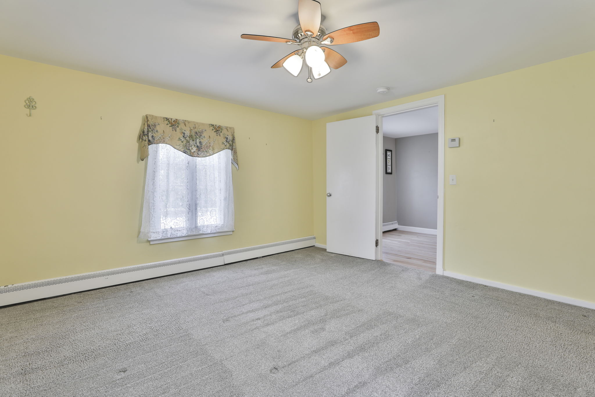 Manchester, New Hampshire, 03104, United States, 3 Bedrooms Bedrooms, ,2 BathroomsBathrooms,Residential,For Sale,1975563