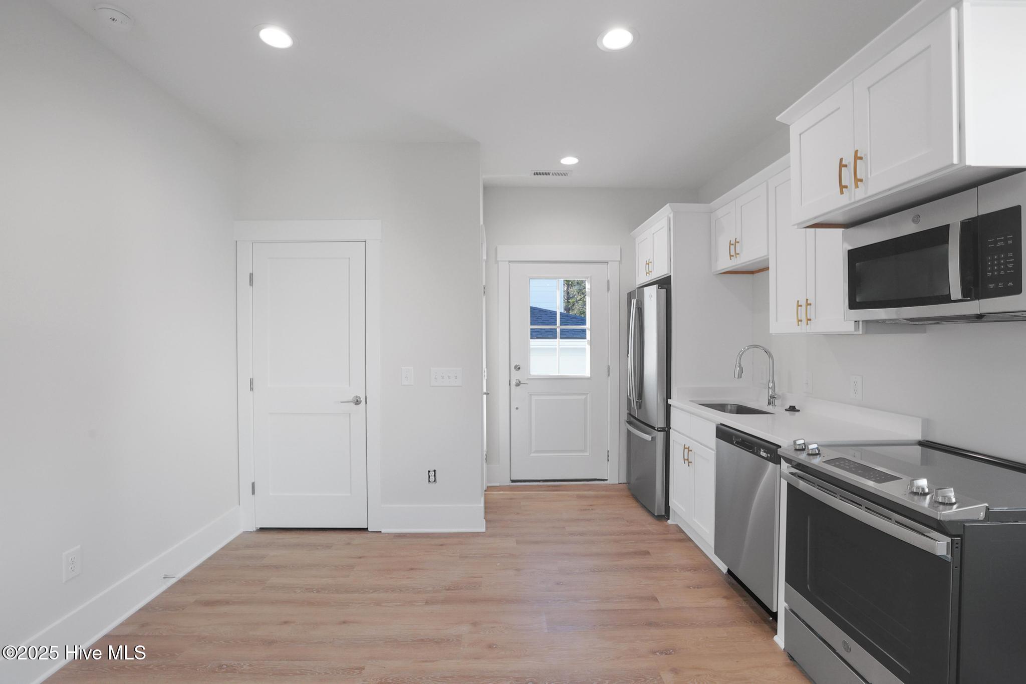104 Pecan Avenue, Wilmington, North Carolina, 28403, United States, 5 Bedrooms Bedrooms, ,5 BathroomsBathrooms,Residential,For Sale,104 Pecan Avenue,1554082