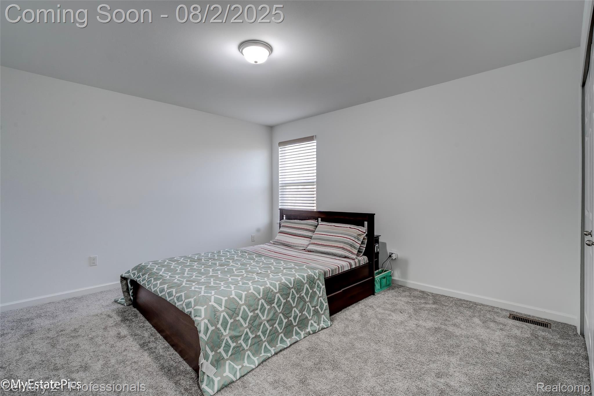 SouthLyon, Michigan, 48178, United States, 4 Bedrooms Bedrooms, ,3 BathroomsBathrooms,Residential,For Sale,1904843