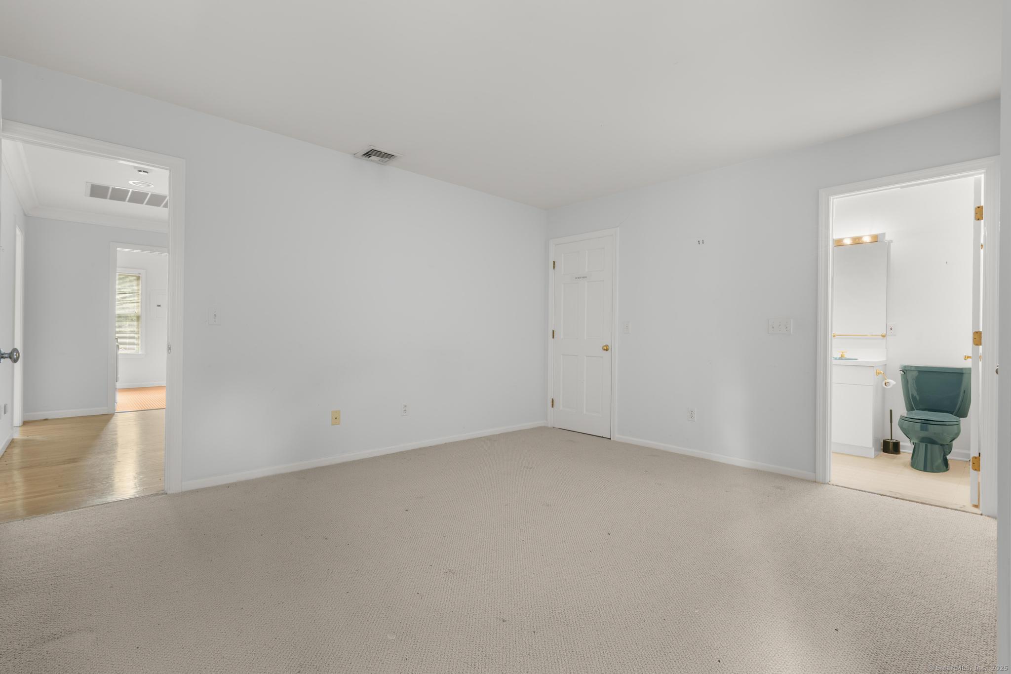 Orange, Connecticut, 06477, United States, 4 Bedrooms Bedrooms, ,8 BathroomsBathrooms,Residential,For Sale,1939481