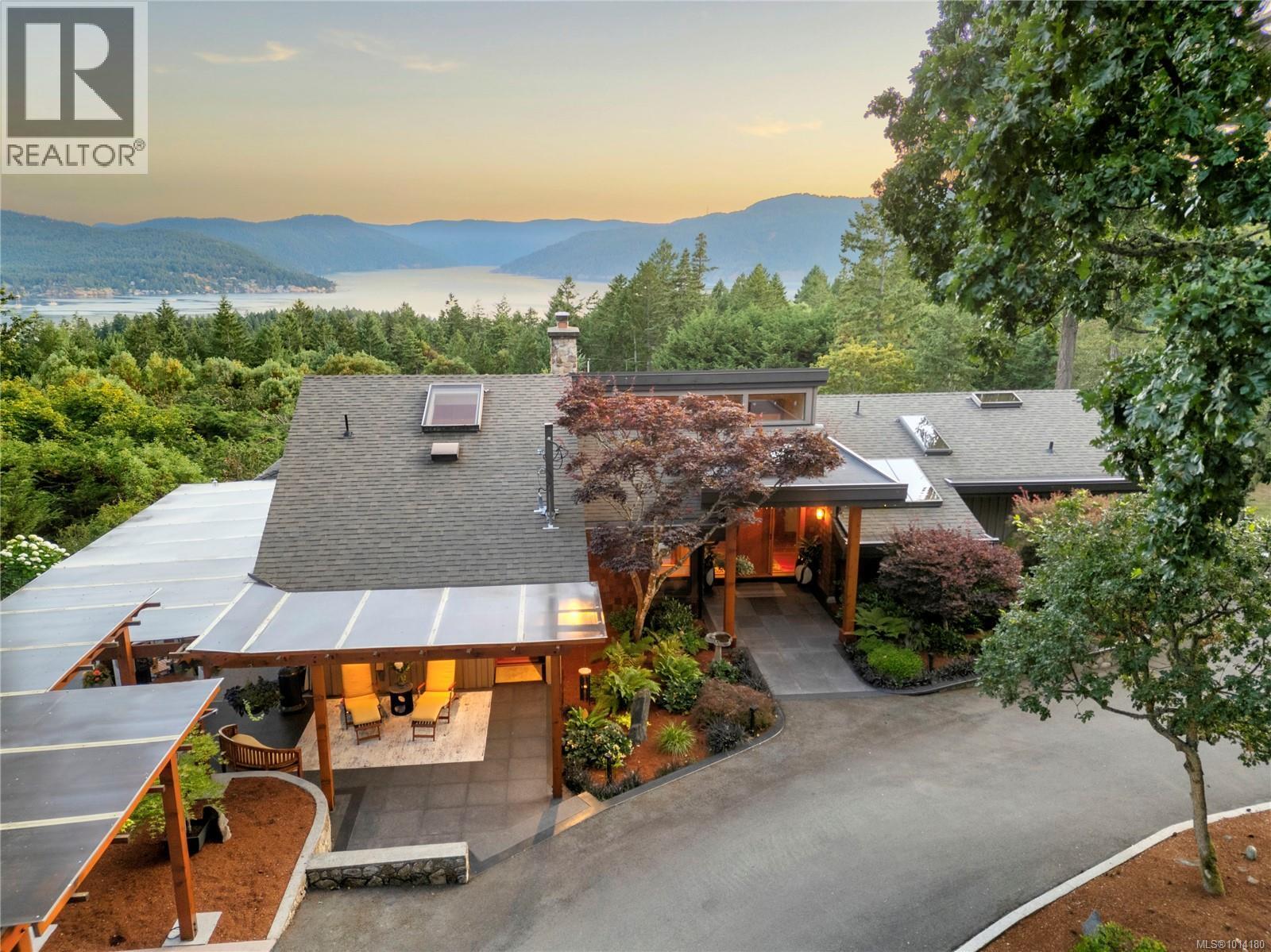 CENTRAL SAANICH, British Columbia, V8M 1S2, CA, 3 Bedrooms Bedrooms, ,4 BathroomsBathrooms,Residential,For Sale,1947352