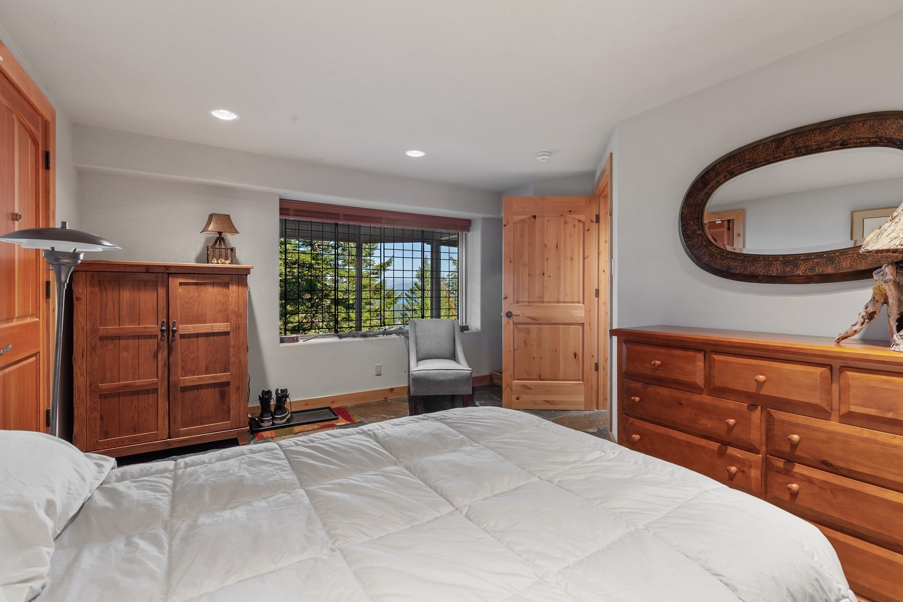  Log Estate overlooking Lake Coeur d