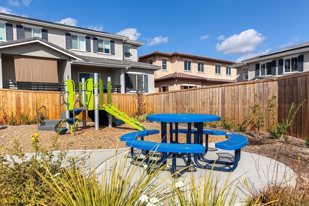 Lemon Grove, California, 91945, United States, 4 Bedrooms Bedrooms, ,4 BathroomsBathrooms,Residential,For Sale,1892804