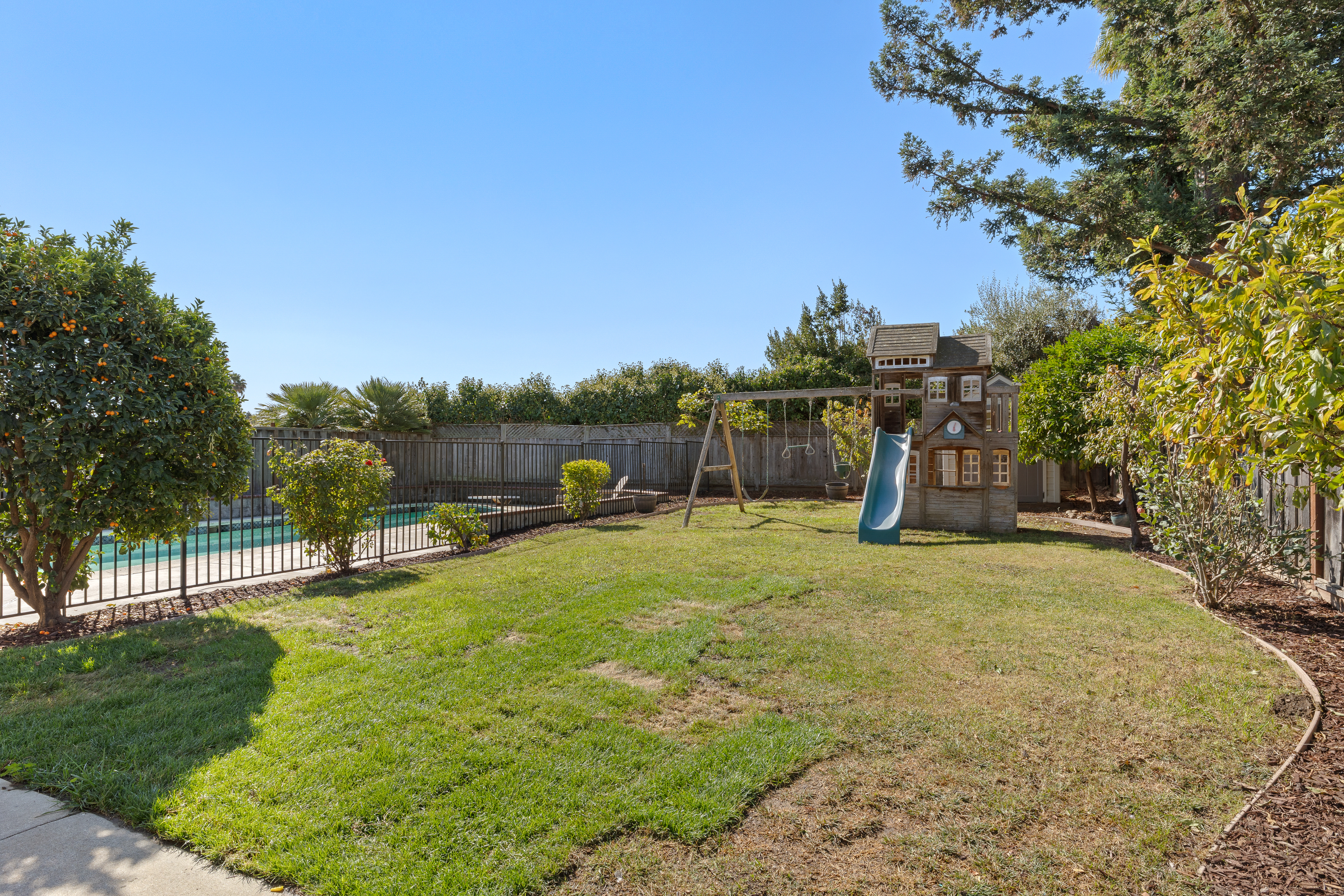  Move-In Ready Brookvale Gem on Premium Lot with Pool - 物件實景