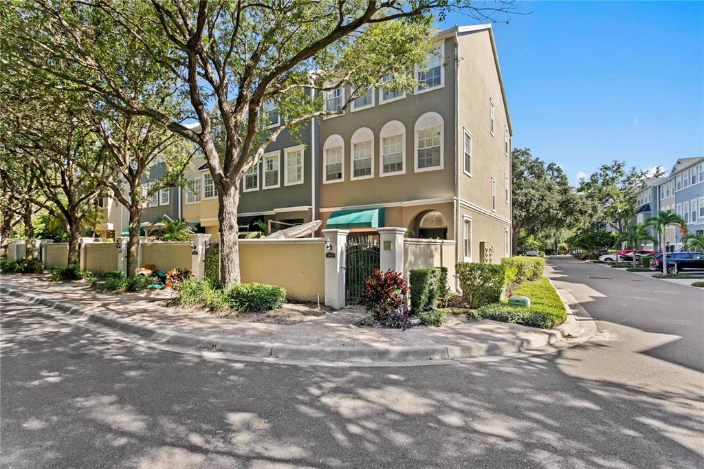 Tampa, Florida, 33602, United States, 3 Bedrooms Bedrooms, ,3 BathroomsBathrooms,Residential,For Sale,1902544