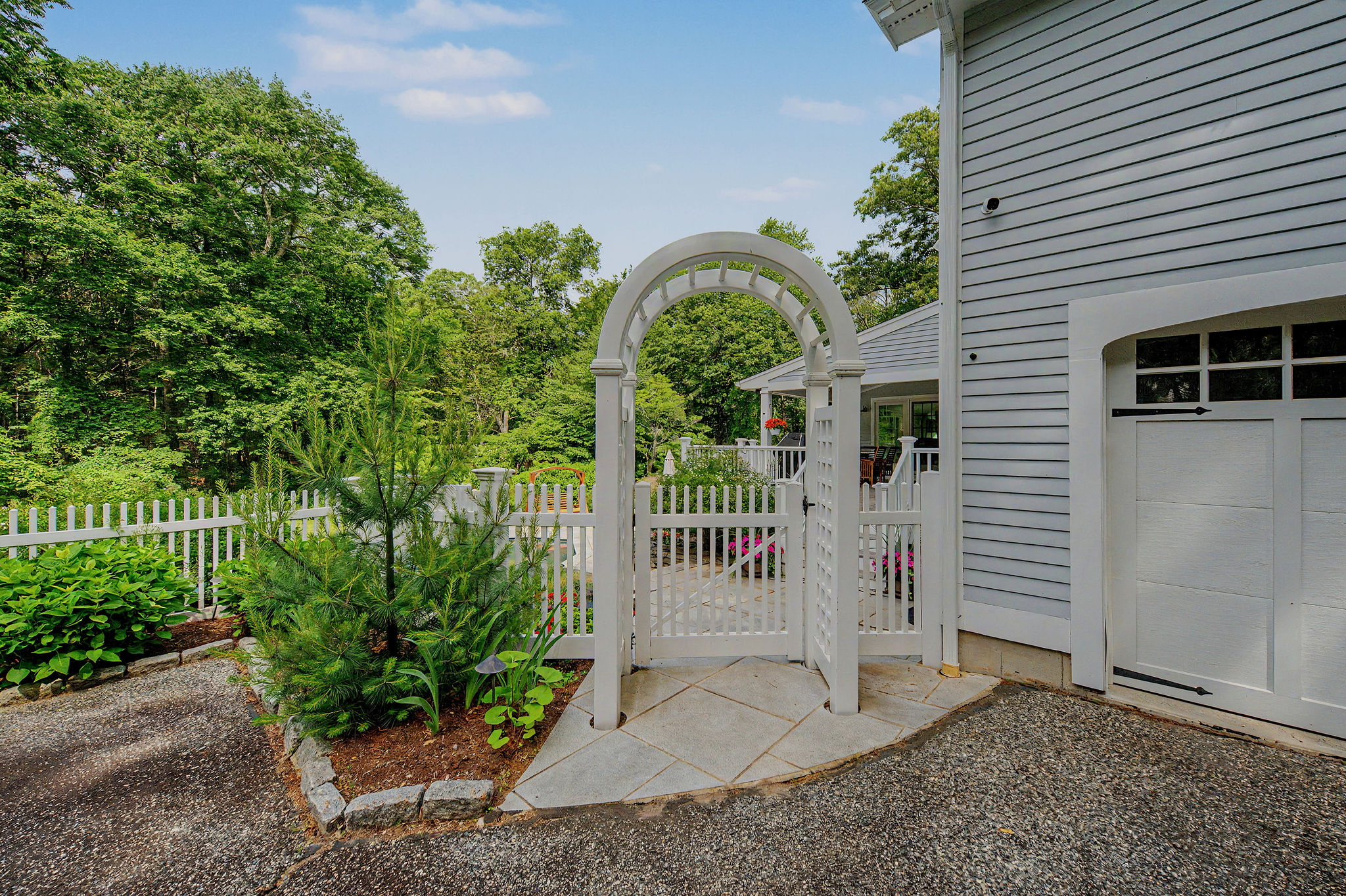  Experience shoreline luxury in this exceptional Colonial home - 物件實景