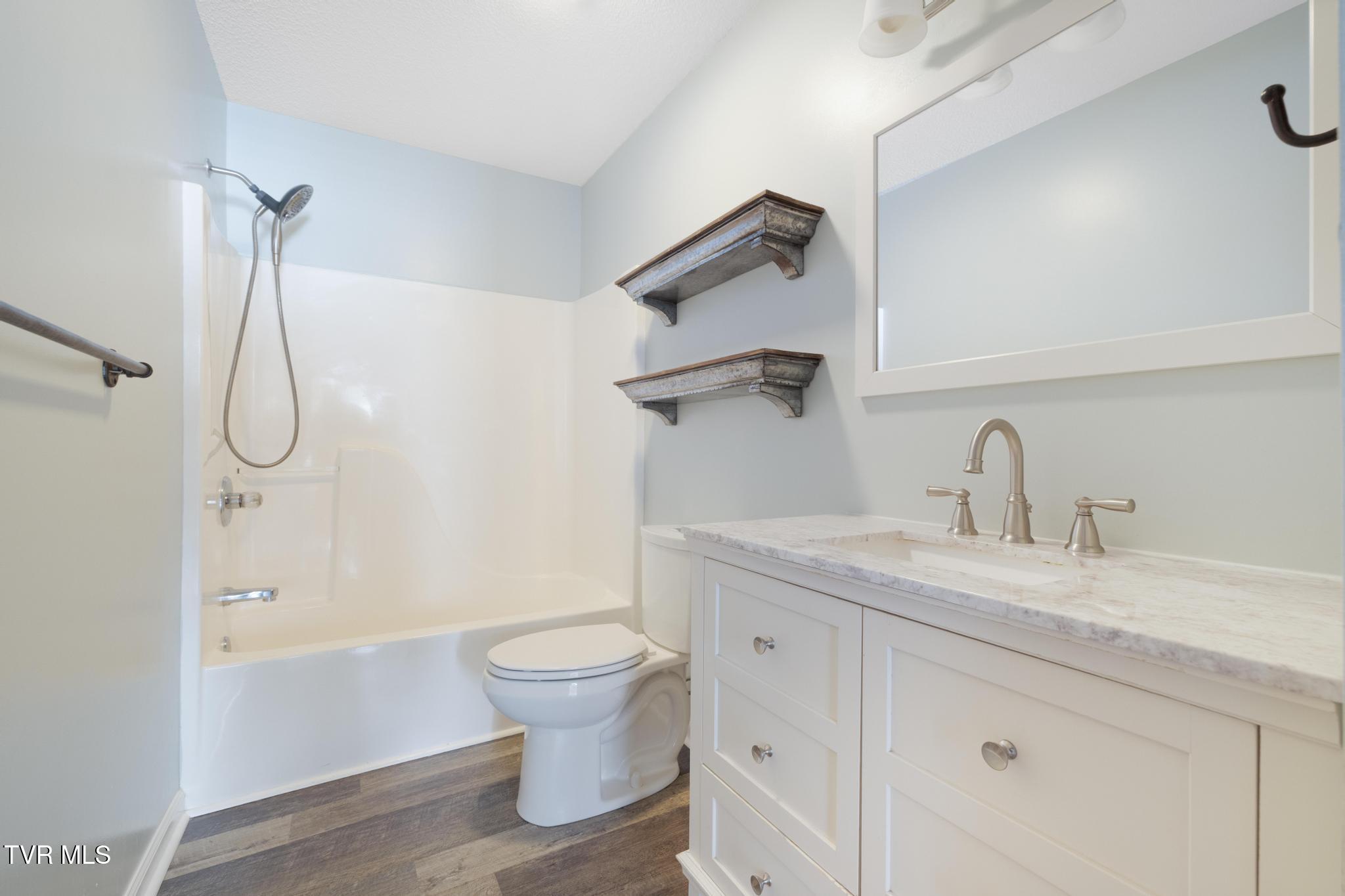 Gray, Tennessee, 37615, United States, 5 Bedrooms Bedrooms, ,4 BathroomsBathrooms,Residential,For Sale,1978234