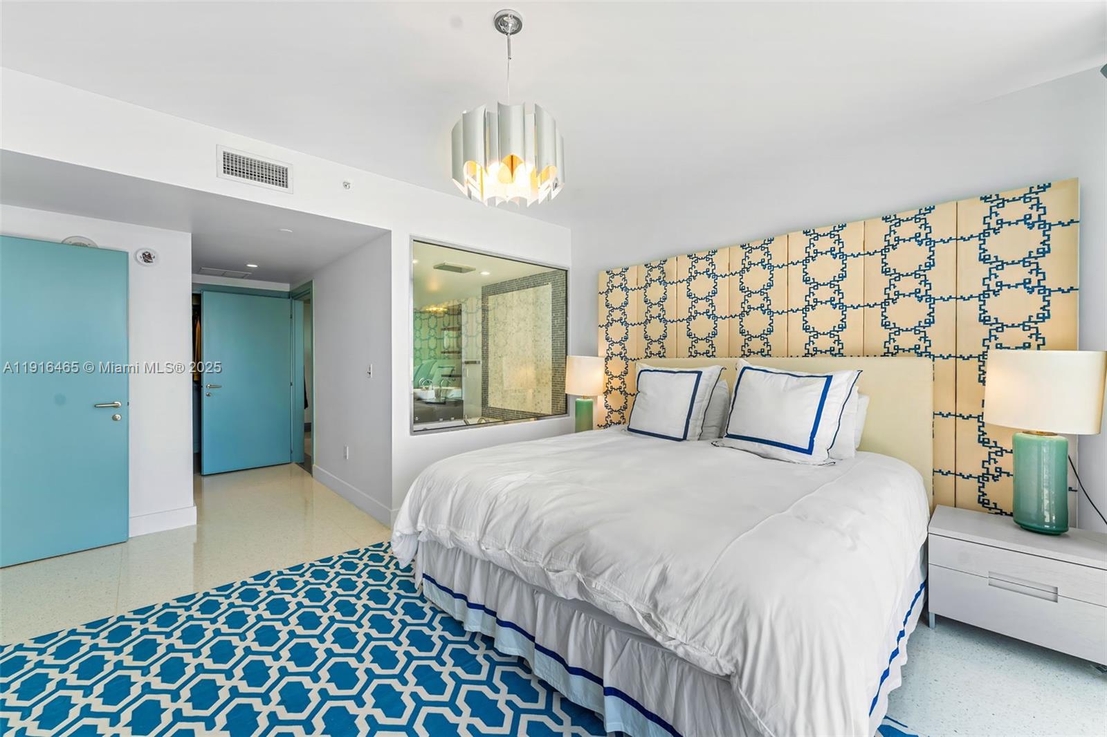 Miami, Florida, 33131, United States, 1 Bedroom Bedrooms, ,2 BathroomsBathrooms,Residential,For Sale,1996118