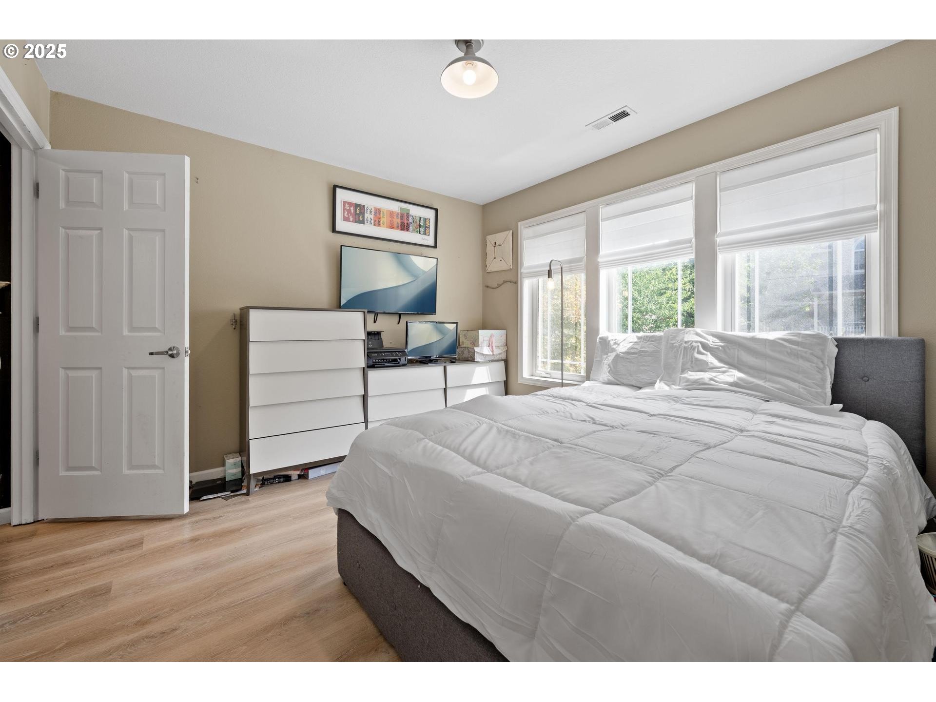 Portland, Oregon, 97219, United States, 4 Bedrooms Bedrooms, ,2 BathroomsBathrooms,Residential,For Sale,1917985