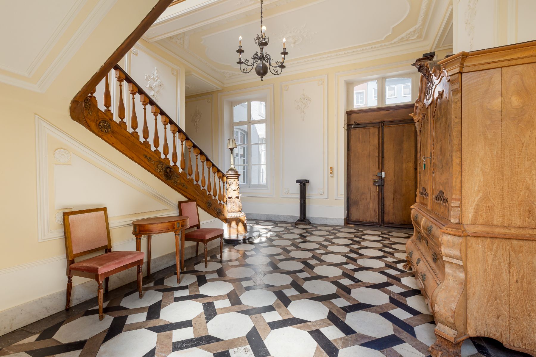  Exceptional Living: Listed Historic Townhouse in the Heart of Aachen - 物件實景