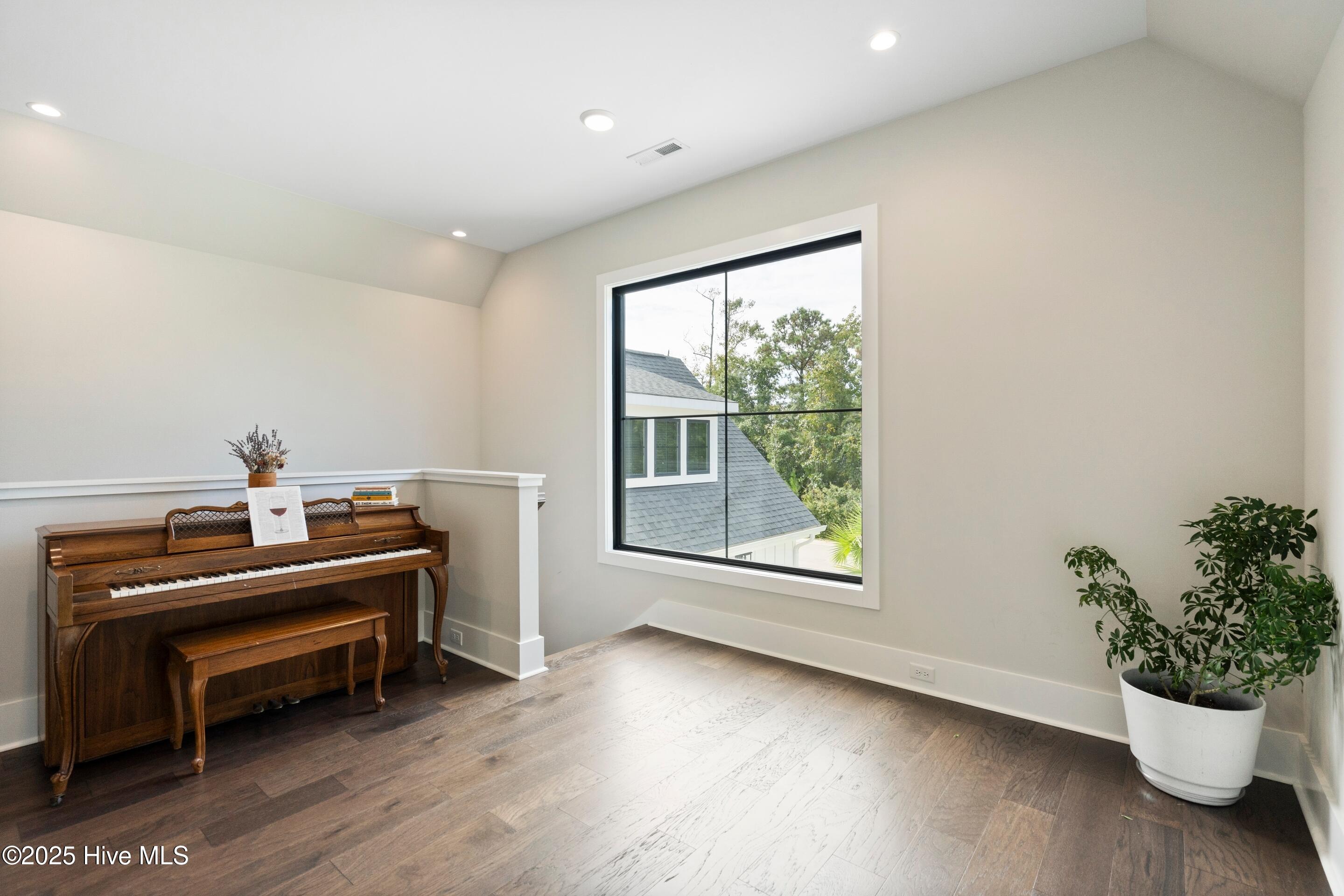 Wilmington, North Carolina, 28411, United States, 4 Bedrooms Bedrooms, ,5 BathroomsBathrooms,Residential,For Sale,1992122