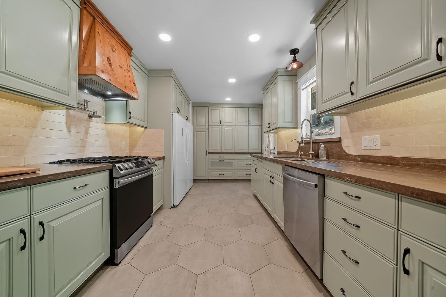 San Andreas, California, 95249, United States, 2 Bedrooms Bedrooms, ,2 BathroomsBathrooms,Residential,For Sale,1980033