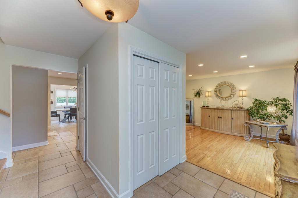 Wood Dale, Illinois, 60191, United States, 4 Bedrooms Bedrooms, ,3 BathroomsBathrooms,Residential,For Sale,1944958