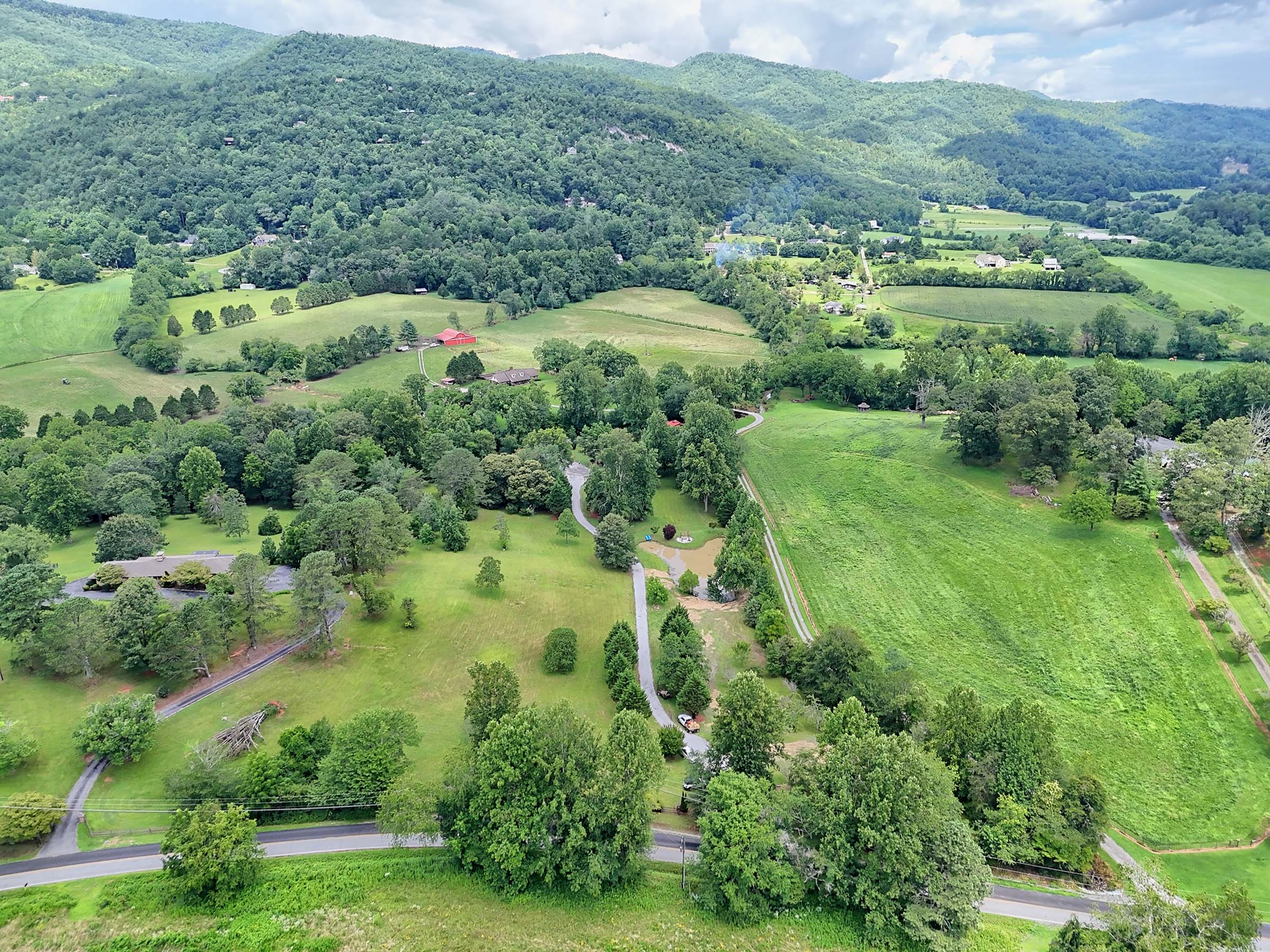  Tuscan Villa in Northeast Georgia Mountains - 物件實景