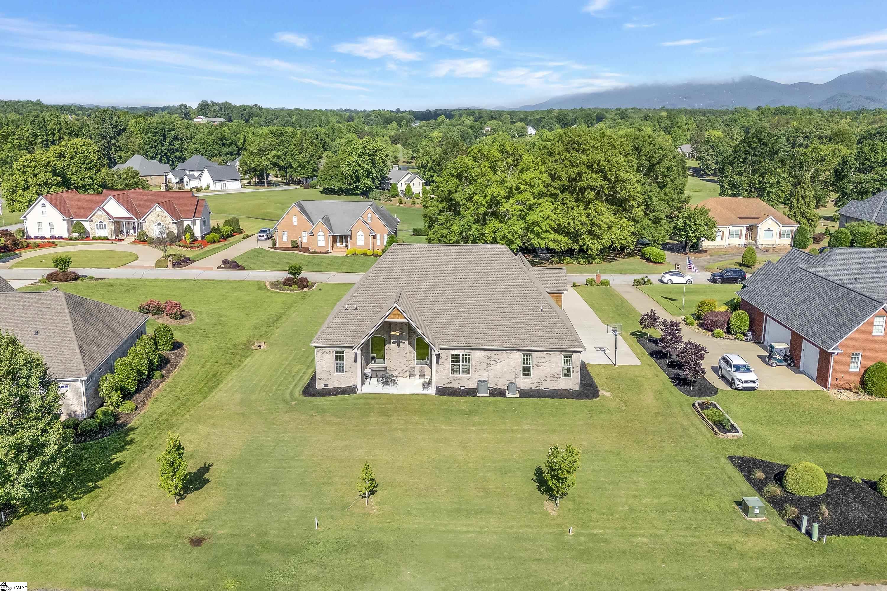 Campobello, South Carolina, 29322, United States, 4 Bedrooms Bedrooms, ,5 BathroomsBathrooms,Residential,For Sale,1827518