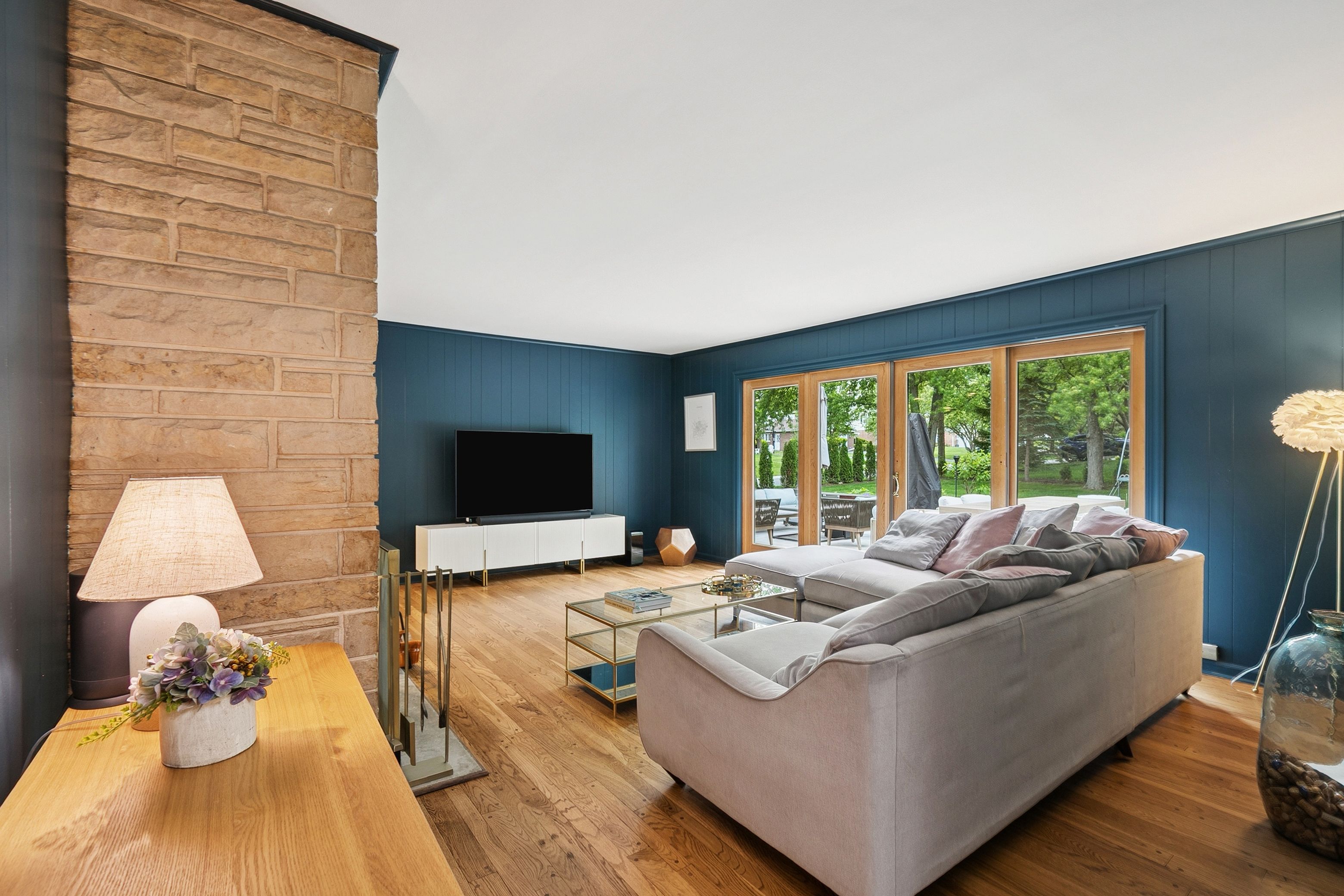  Timeless Charm with Extensive Modern Upgrades and an Unbeatable Lifestyle - 物件實景