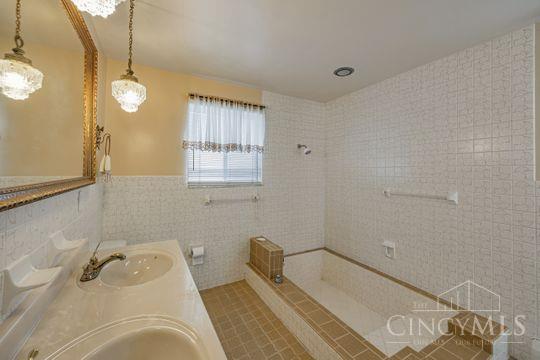 Milford, Ohio, 45150, United States, 4 Bedrooms Bedrooms, ,3 BathroomsBathrooms,Residential,For Sale,1989333