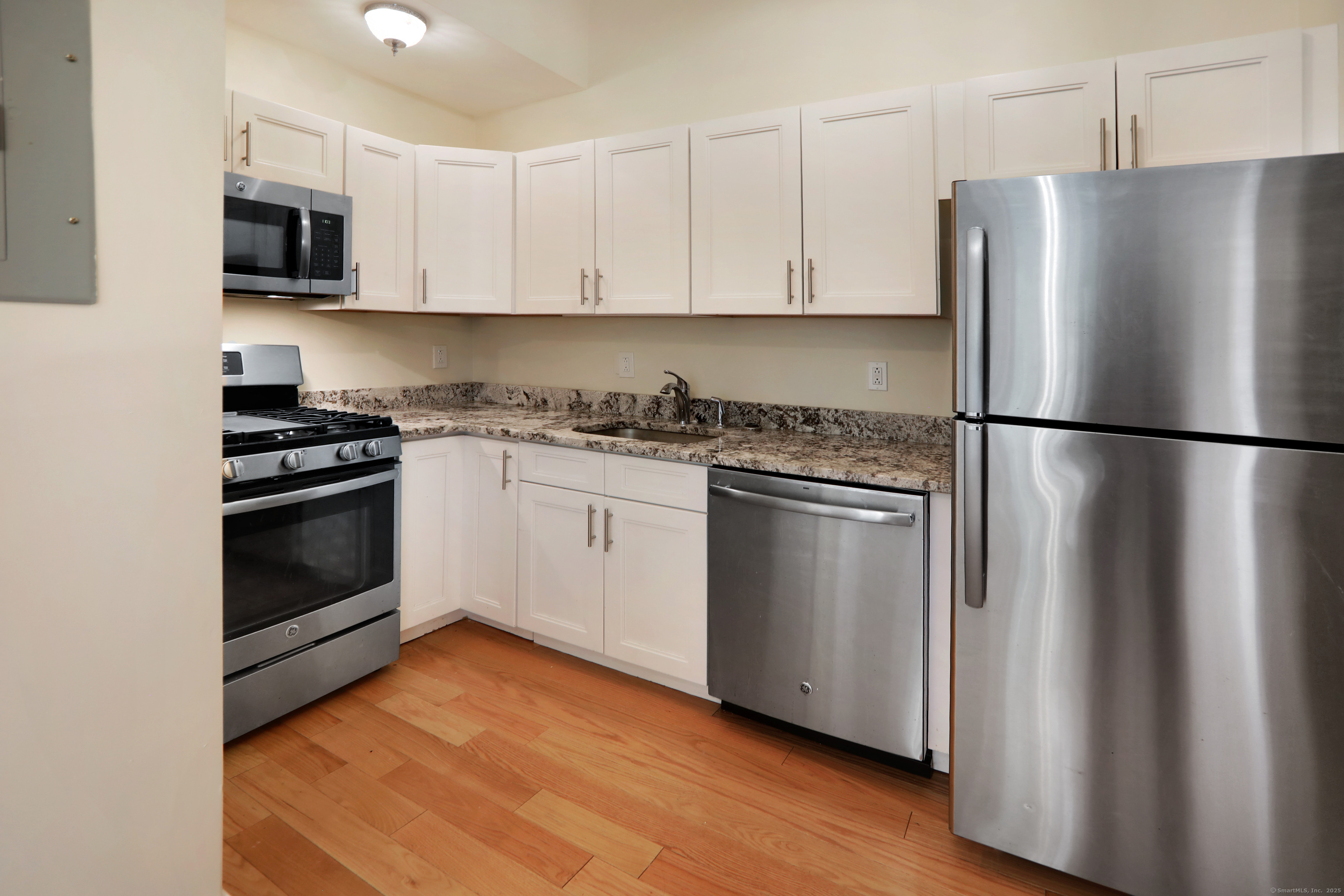 Hamden, Connecticut, 06518, United States, 9 Bedrooms Bedrooms, ,3 BathroomsBathrooms,Residential,For Sale,1940176